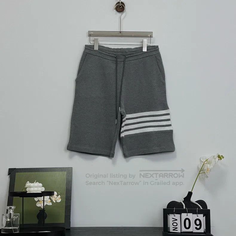 Thom Browne Thom Browne size 2 Grey Waffle Four Striped Shorts Size US 28 / EU 44 - 1 Thumbnail