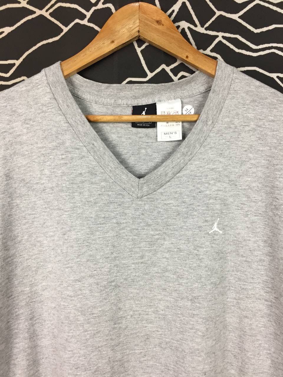 Nike Vtg 90s Nike Air Jordan Made In Usa V-Neck Tee Size US L / EU 52-54 / 3 - 7 Thumbnail