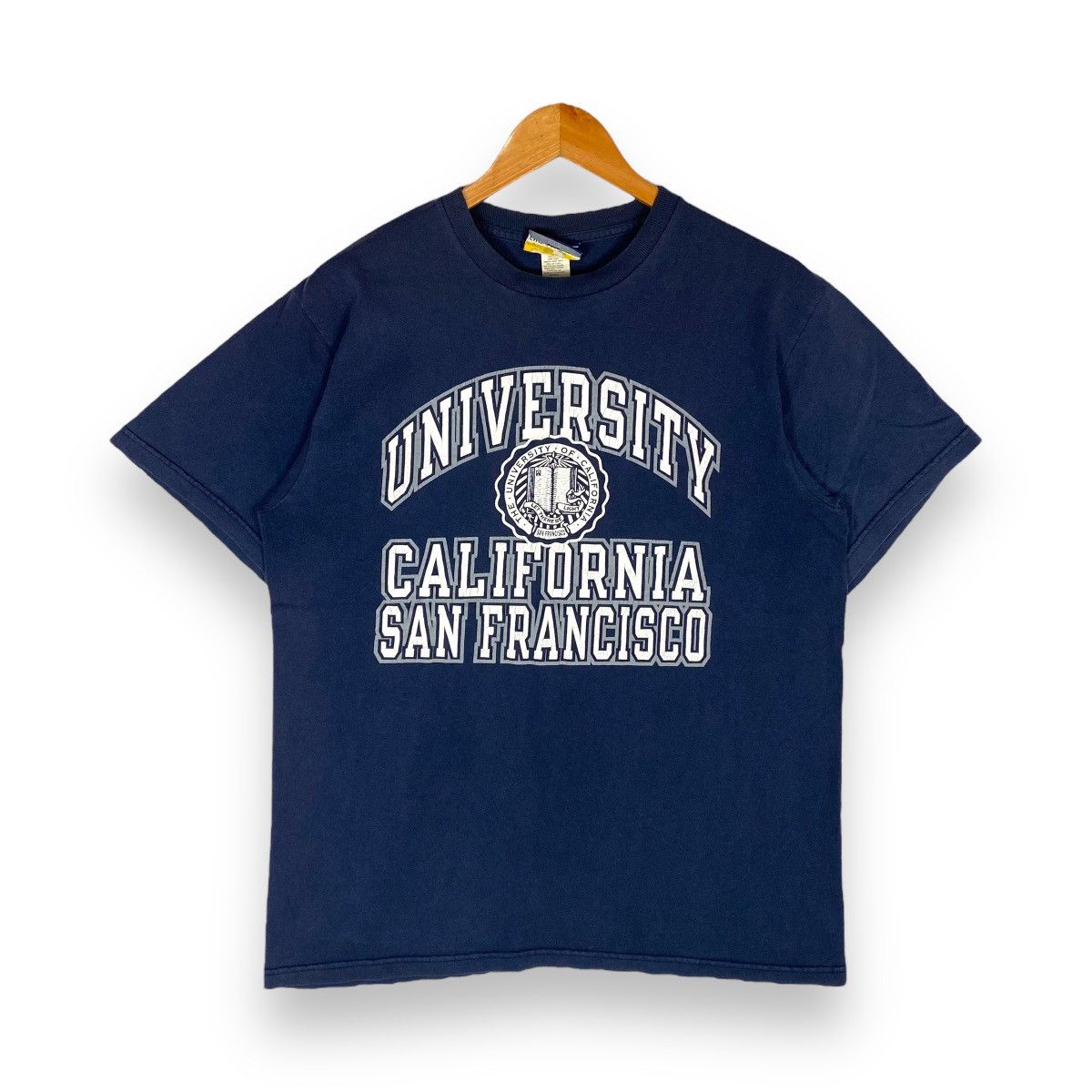Vintage Vintage 90's UNIVERSITY OF CALIFORNIA San Francisco Logo Tee Size US M / EU 48-50 / 2 - 1 Thumbnail