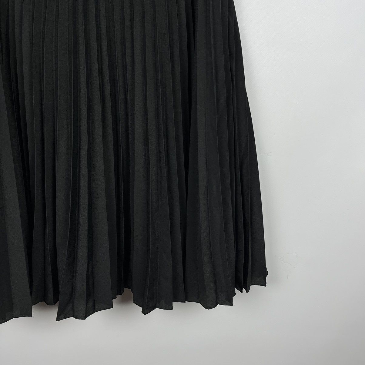 Burberry Ladies Burberry pleated midi skirt Size 28" / US 6 / IT 42 - 3 Thumbnail