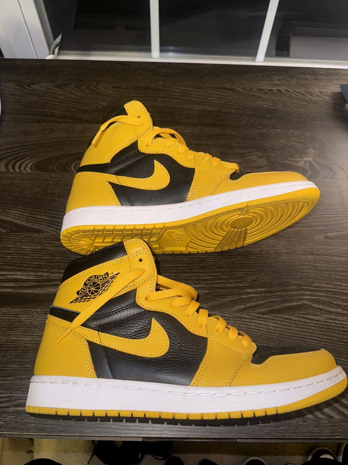 Nike Air Jordan 1 Size US 9.5 / EU 42-43 - 3 Thumbnail