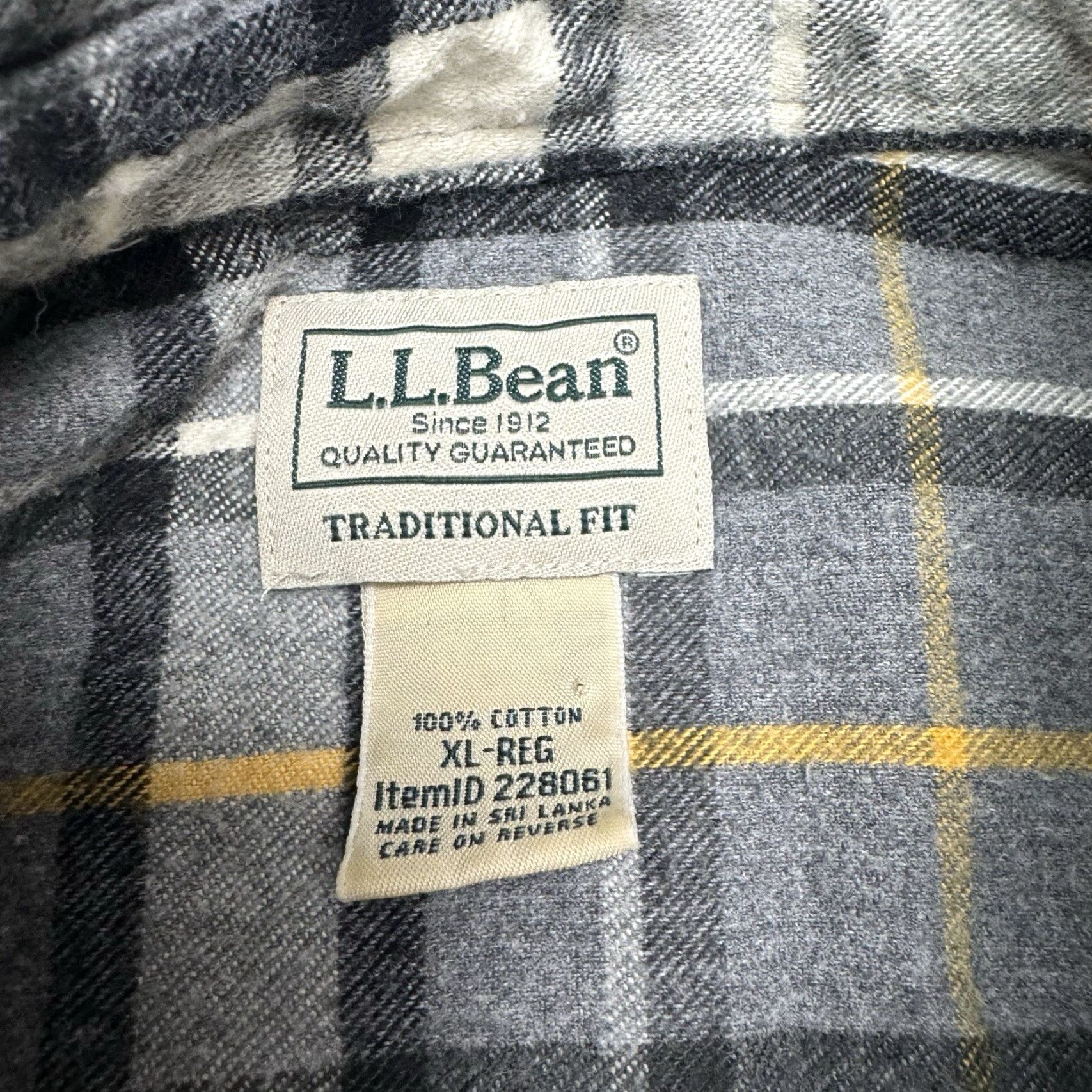 Vintage VINTAGE L.L. Bean Men's Regular Fit XL Button-Up Flannel Shirt Gray/Yellow 100% Cotton Plaid Long Sleeve Button-Down Size US XL / EU 56 / 4 - 4 Thumbnail