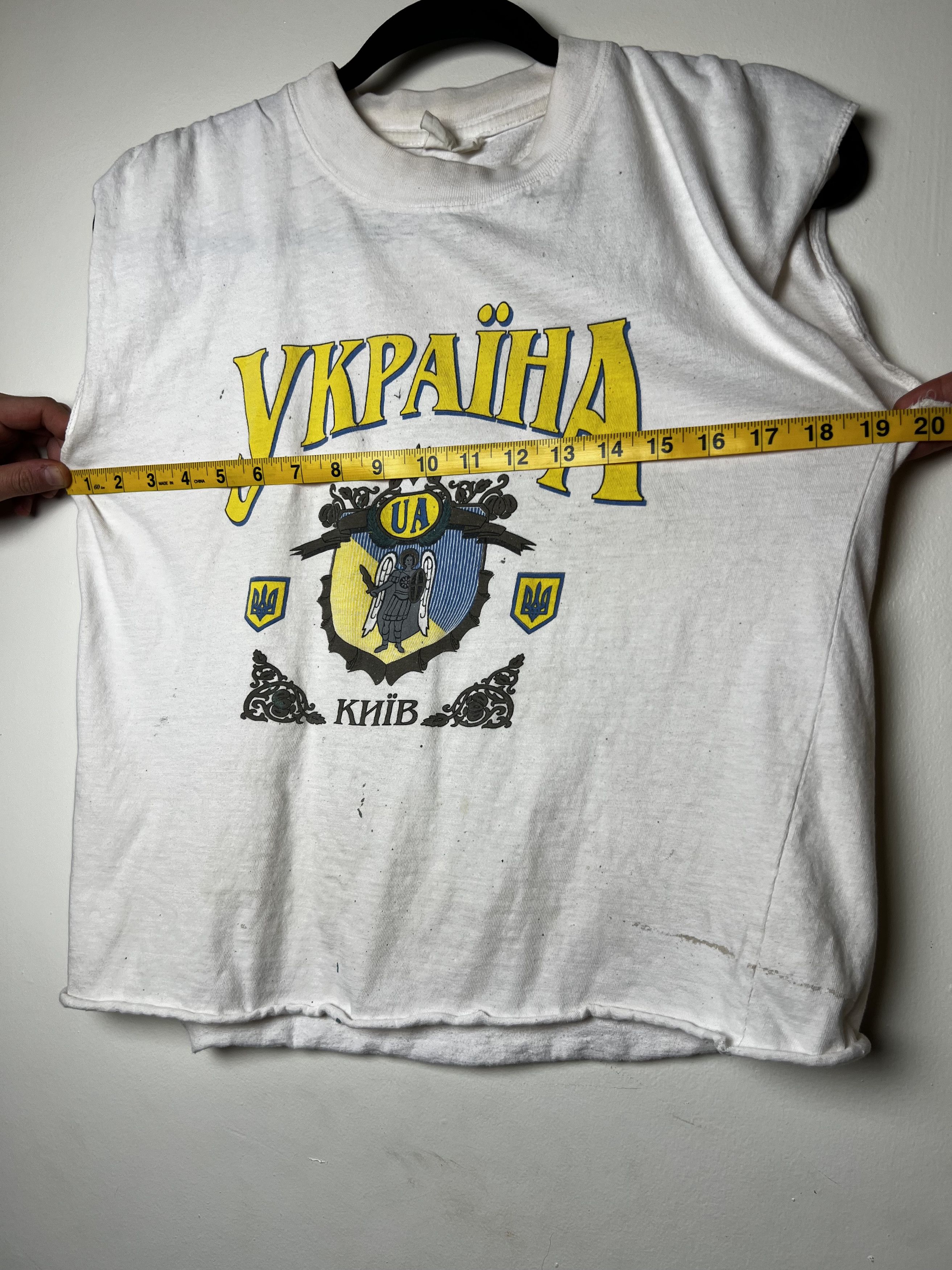 Vintage Vintage Kyiv, Ukraine Crest Cut Off Crop Souvenir T-shirt Size US S / EU 44-46 / 1 - 11 Thumbnail