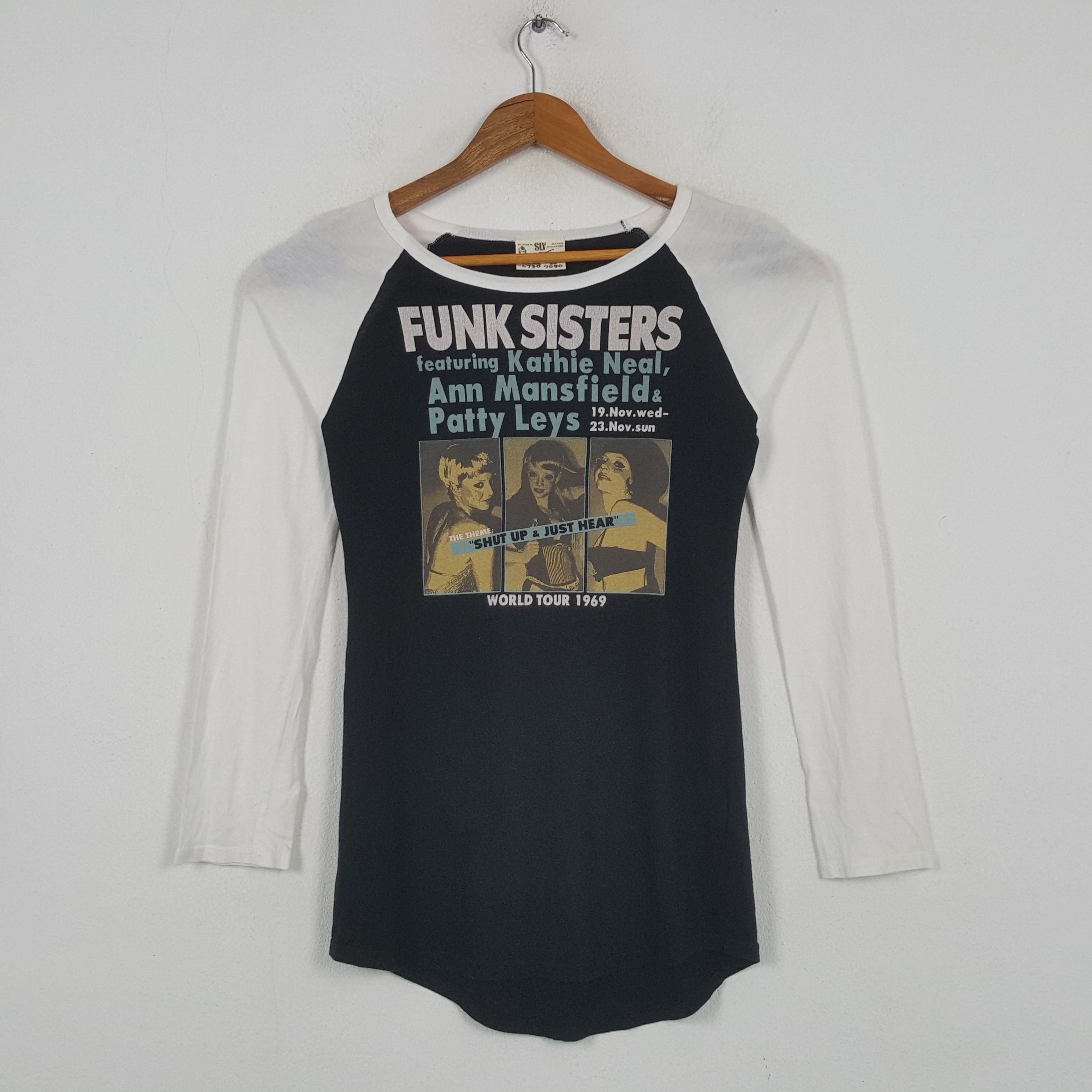 Japanese Brand Vintage FUNK SISTERS Japanese Brand T-shirt 31 Size XS / US 0-2 / IT 36-38 - 1 Thumbnail
