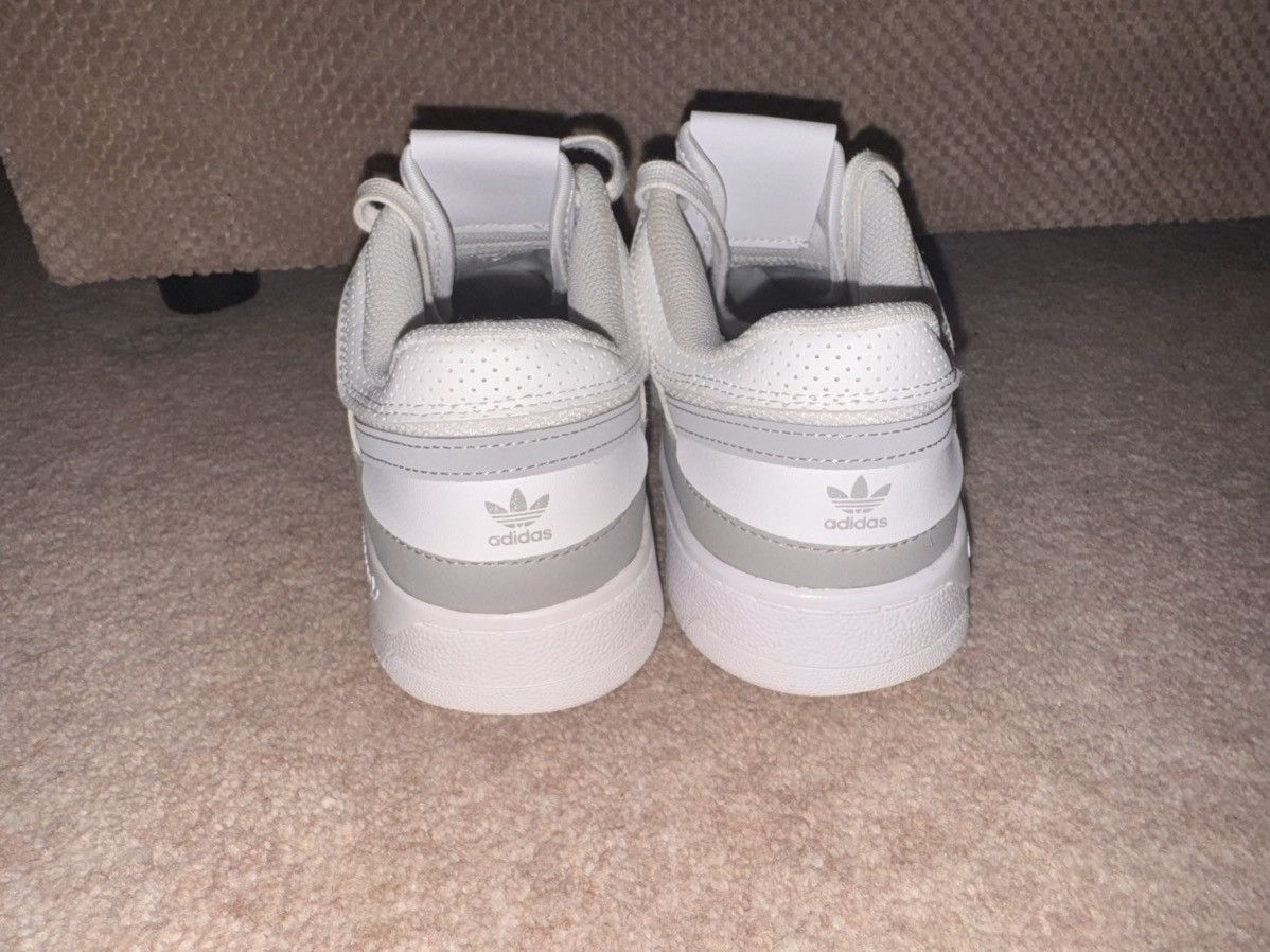 Adidas White and grey adidas trainers Size US 7.5 / IT 37.5 - 2 Thumbnail