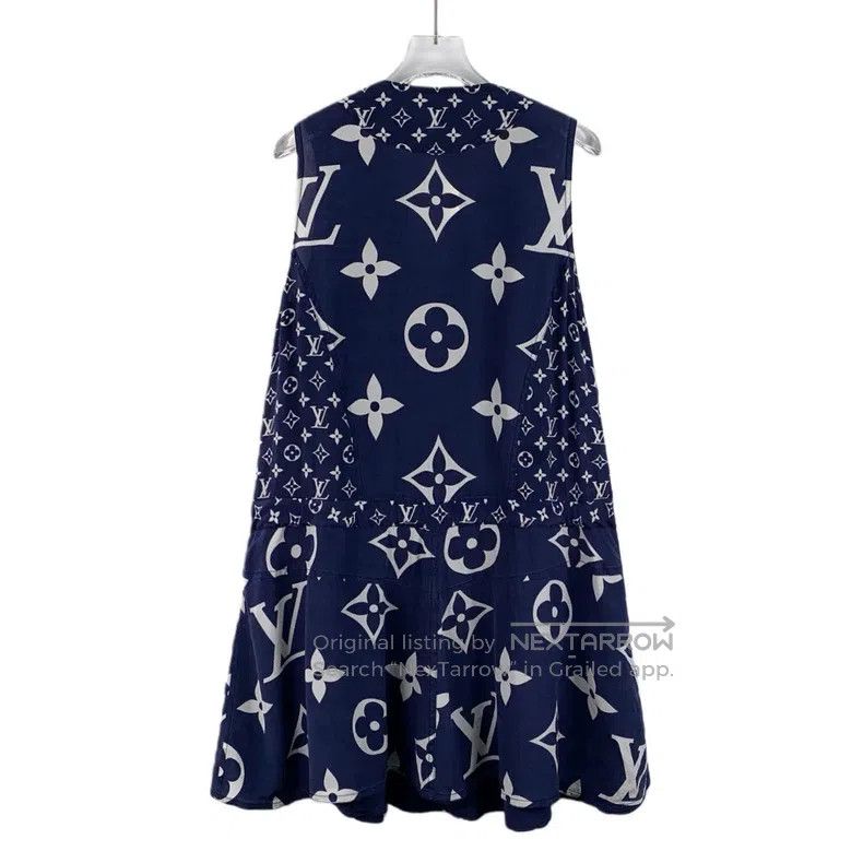 Louis Vuitton Louis Vuitton Dark blue logo presbyopic mulberry silk V-ne Size XS / US 0-2 / IT 36-38 - 2 Thumbnail