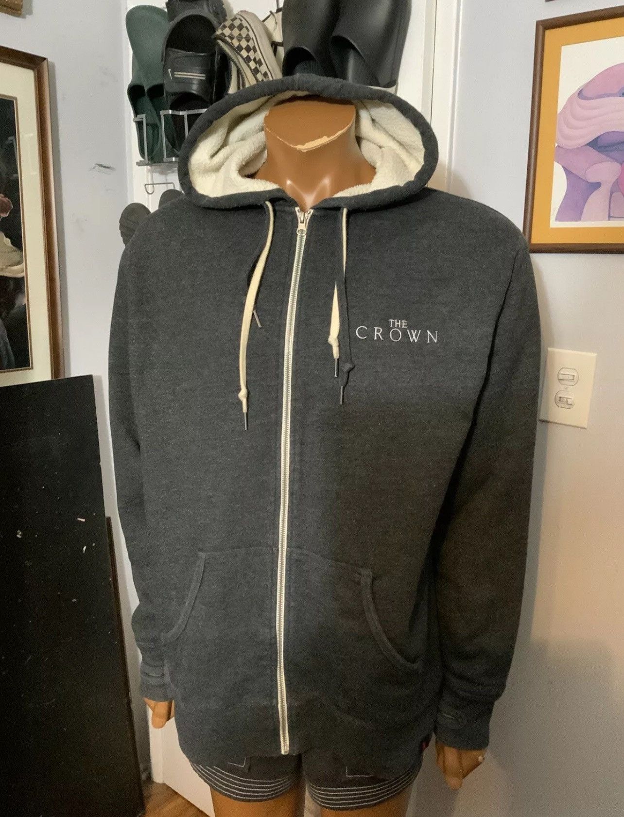 Other Netflix The Crown Sherpa Fleece Line Historical Drama Hoodie Size US L / EU 52-54 / 3 - 10 Thumbnail