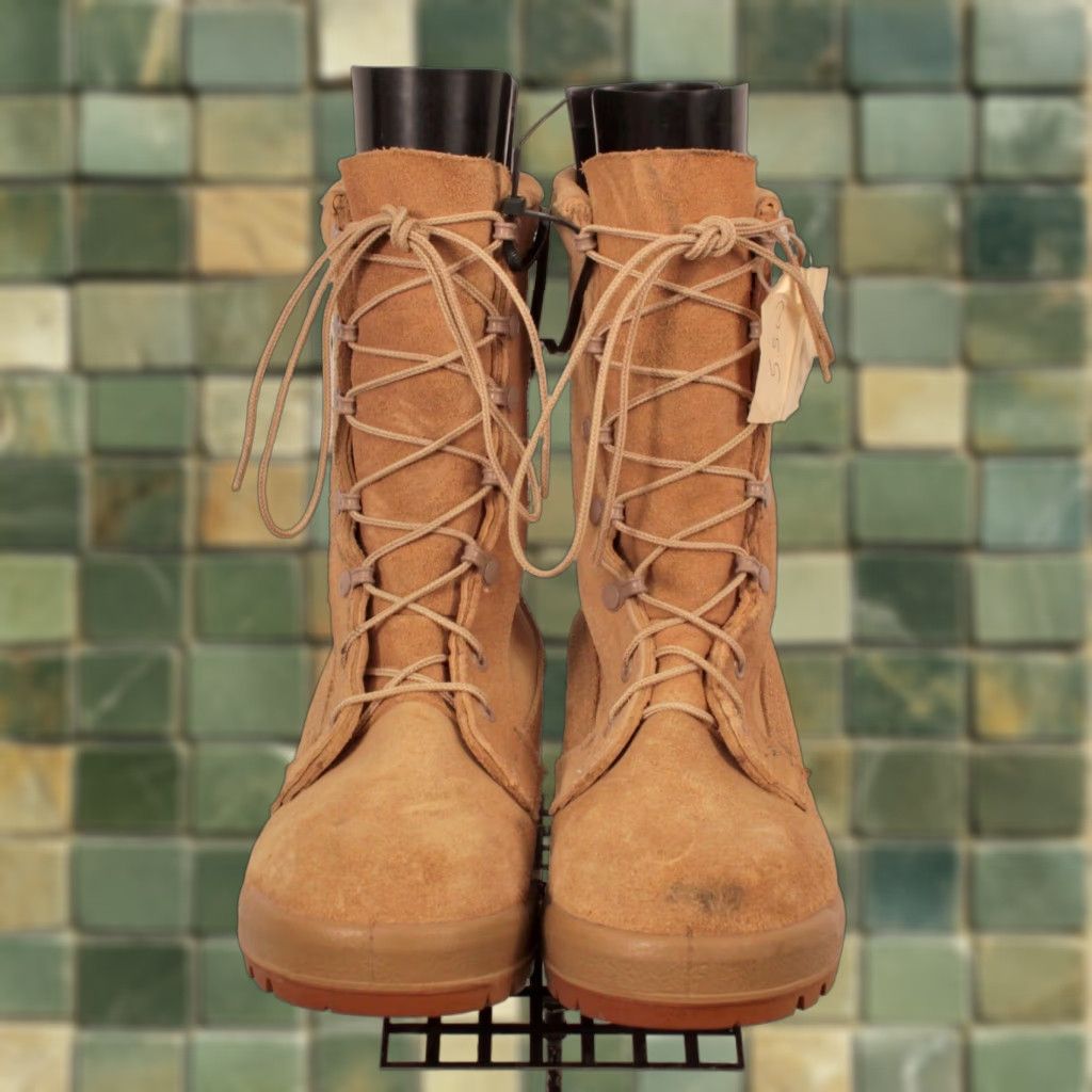 Vintage Bellville US Army Desert Boots Combat Boots Men 5.5W Beige Suede Goretex NOS Army Theme Boots Bellville Mens Size US 6 / EU 39 - 1 Thumbnail