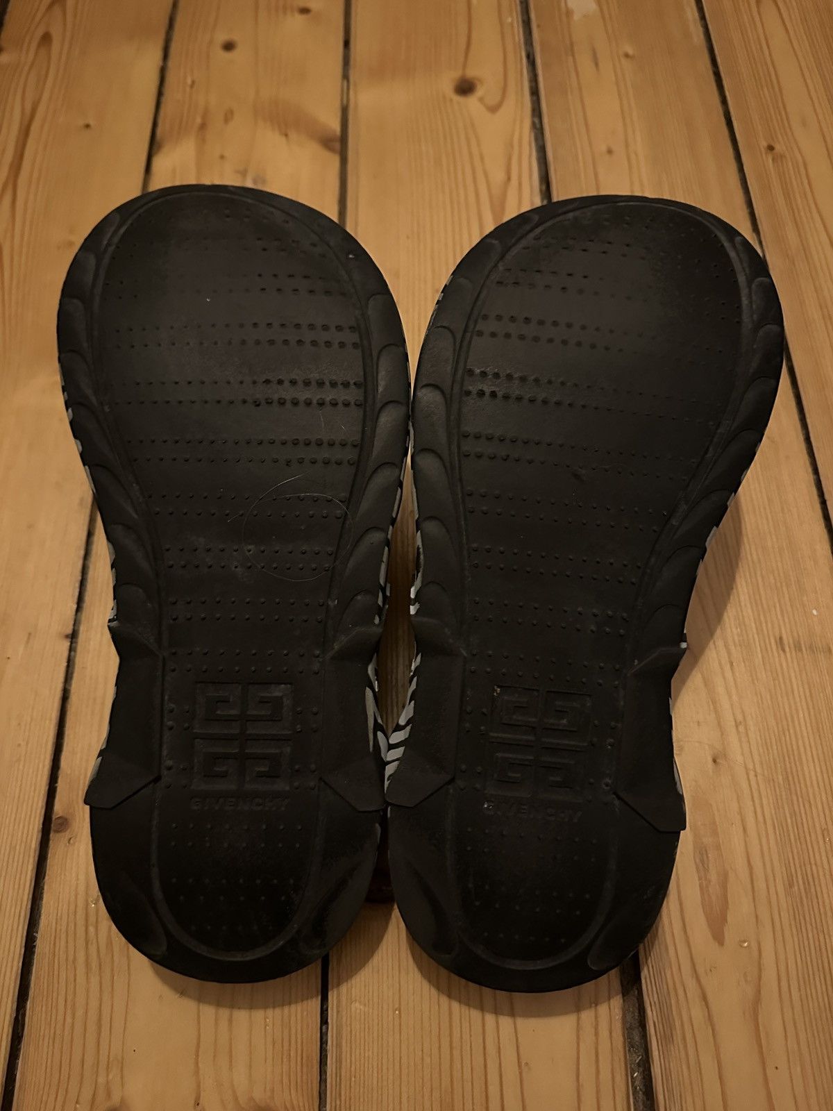 Chito × Givenchy Givenchy x Chito Marshmallow Sandals Graffiti Monogram Size US 10 / EU 43 - 4 Thumbnail
