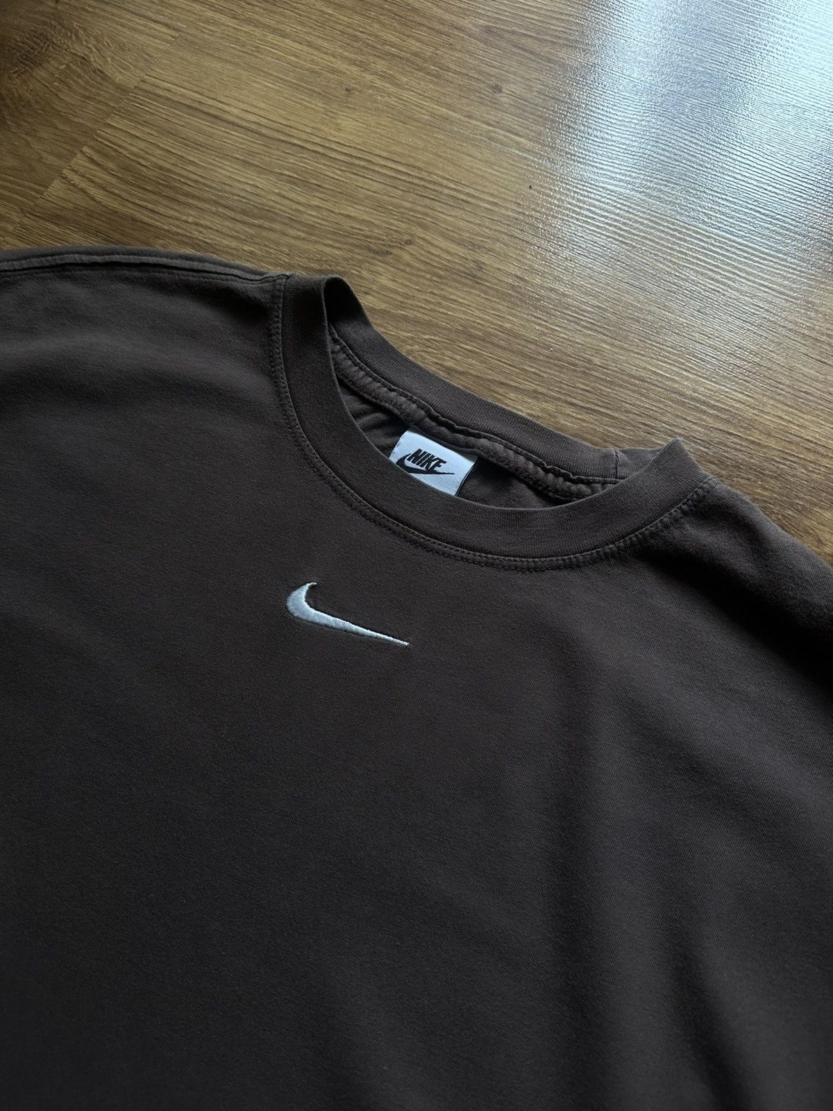 Nike Nike center swoosh Oversized brown Tee vintage Y2K Size US L / EU 52-54 / 3 - 3 Thumbnail