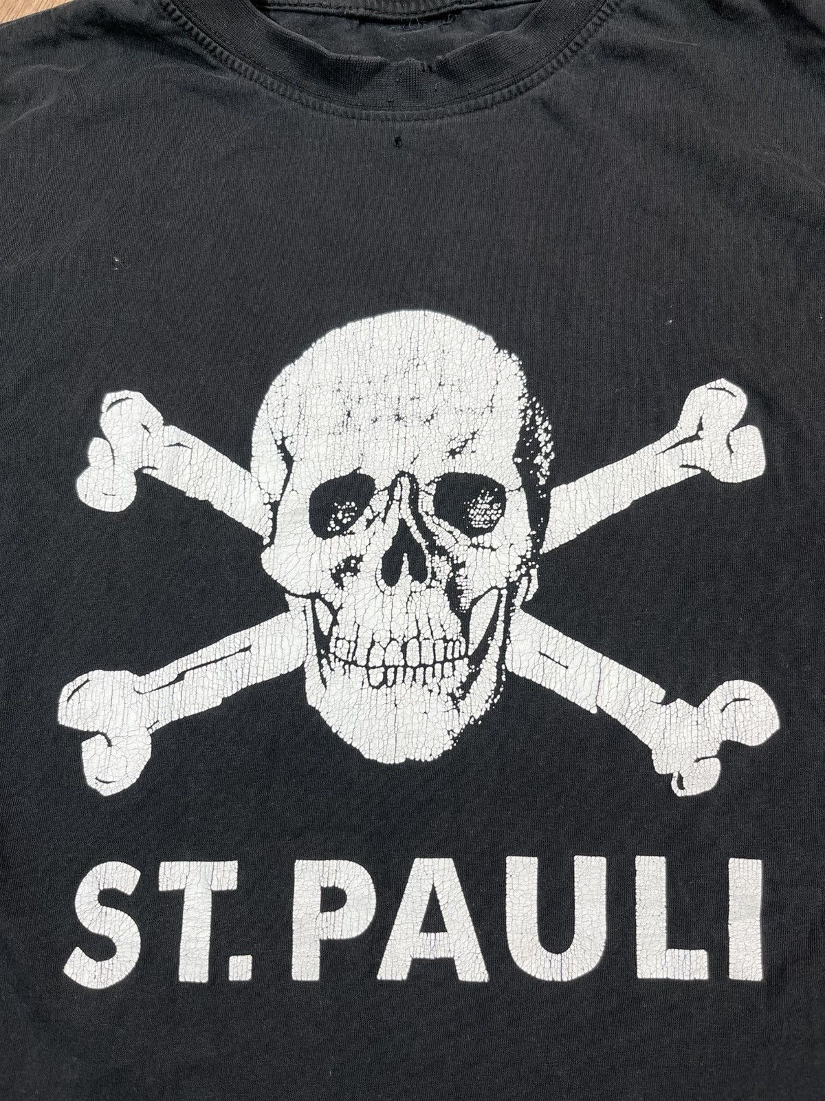 Band Tees Vintage Distressed Faded St Pauli Skull Bones T Shirt Soccer Size US M / EU 48-50 / 2 - 4 Thumbnail