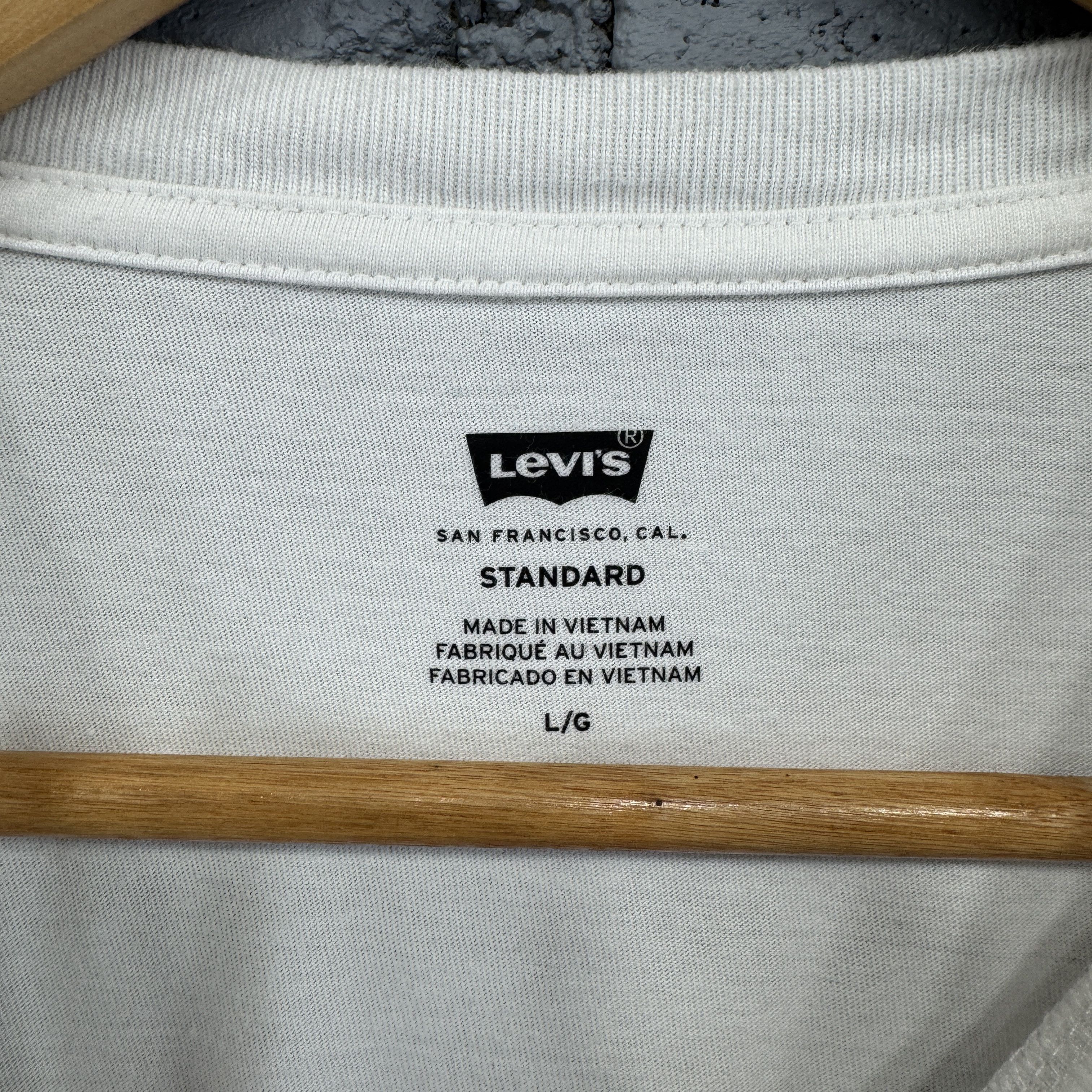 Levi's Levi's White Graphic Tshirt With The Iconic Red Batwing Logo Size US L / EU 52-54 / 3 - 5 Thumbnail