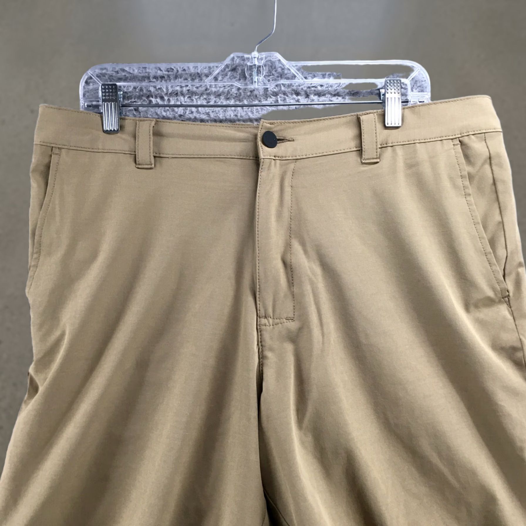 Banana Republic Banana Republic Chino Shorts Mens Beige 38 High Rise Flat Front Shorts Mens Regular Baggy? Size US 38 / EU 54 - 1 Thumbnail