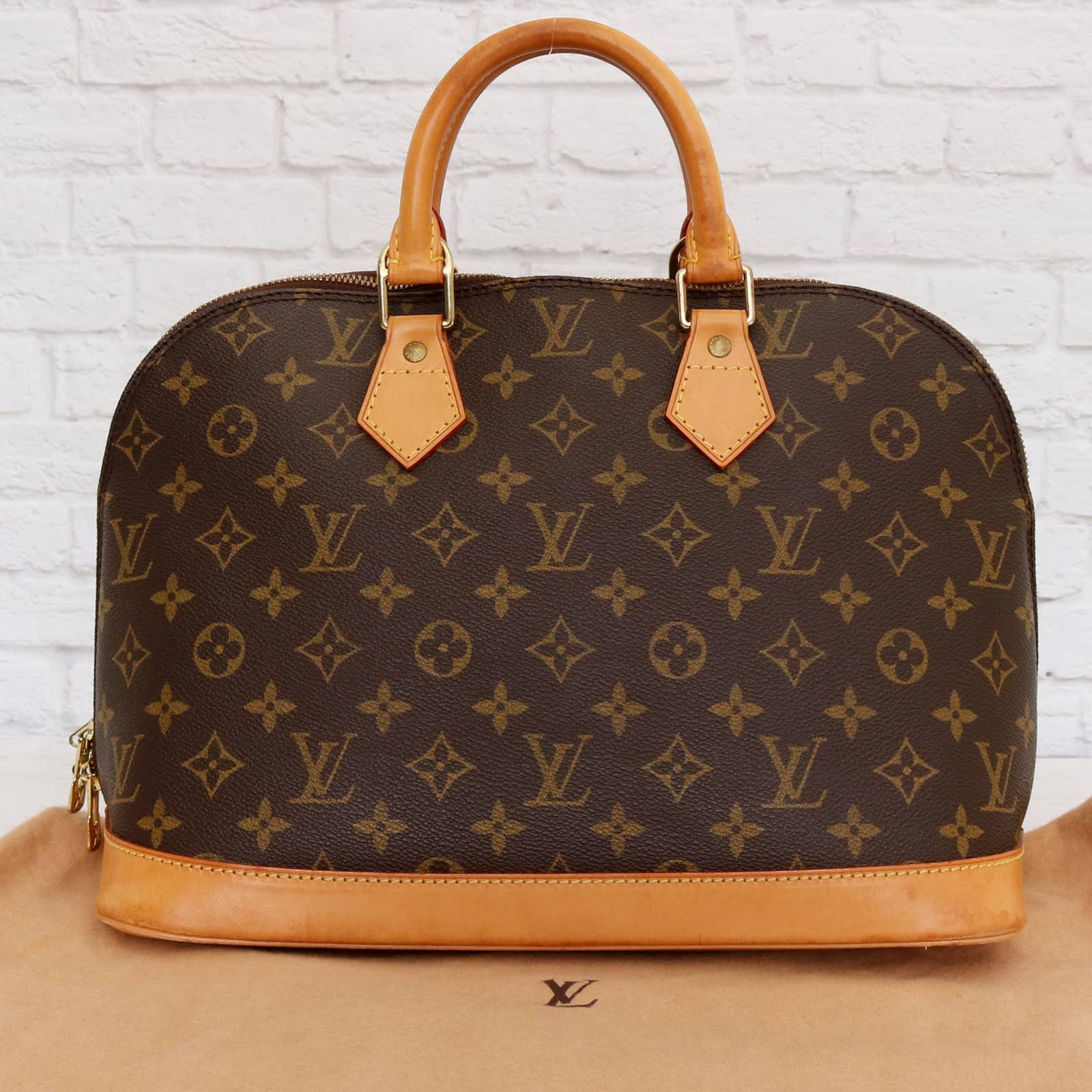 Louis Vuitton Brown EPI Leather Alma Kenyan Fawn Cognac 1LV82K