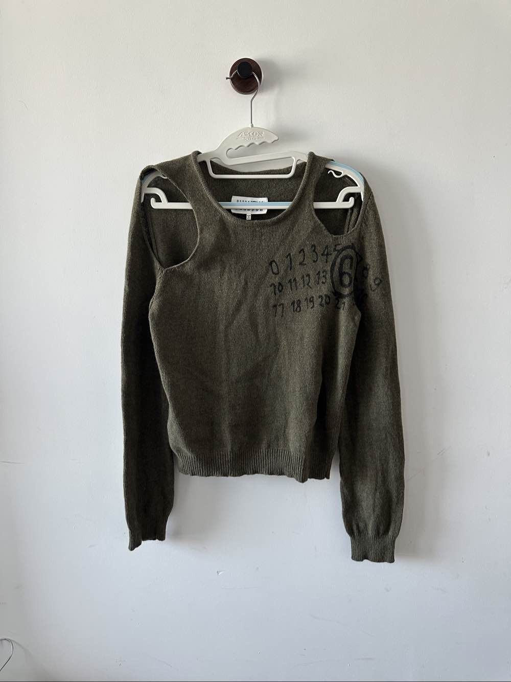 MM6 MM6 Maison Margiela Numeric Print Sweater Size S Size S / US 4 / IT 40 - 1 Thumbnail