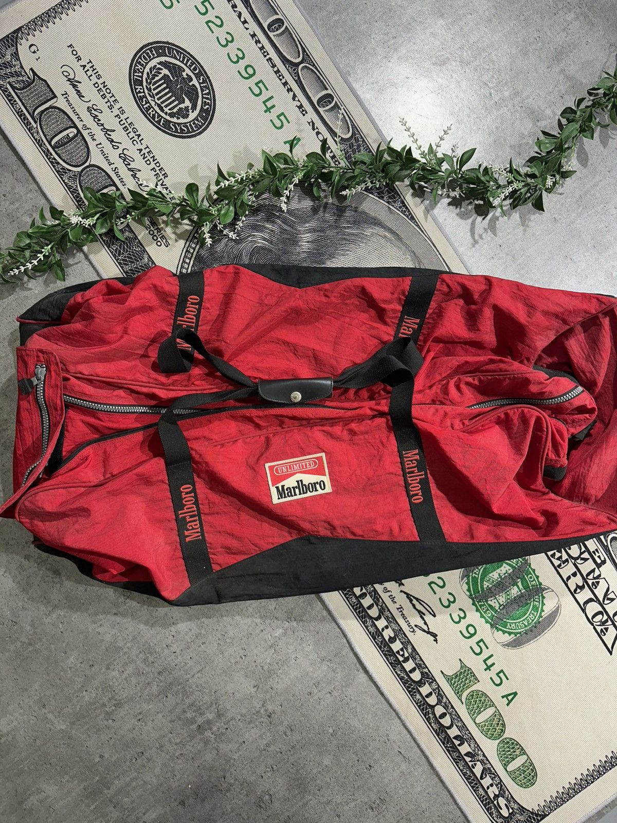 Marlboro Vintage 90’s Marlboro Unlimited Red Travel Bag Size ONE SIZE - 8 Thumbnail