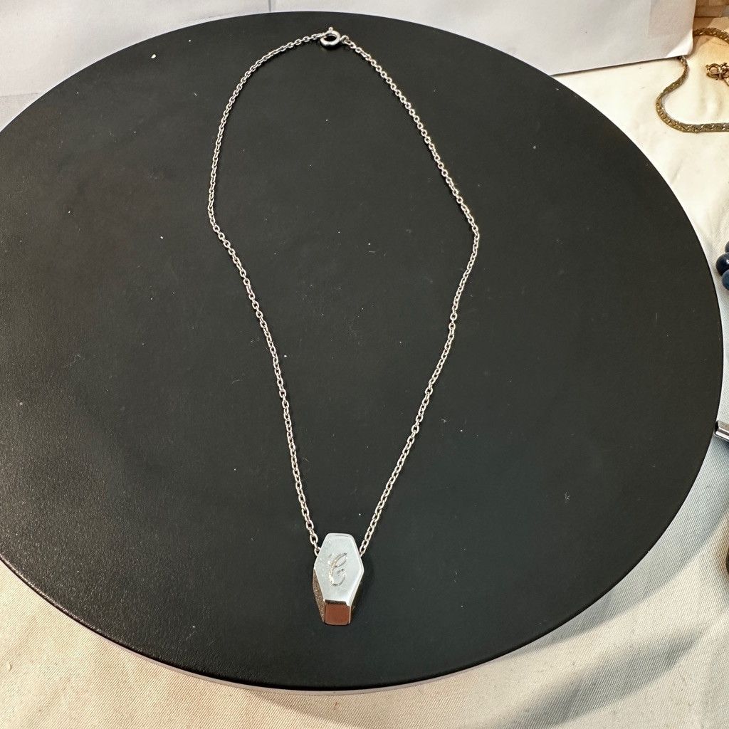 Other Silvertone Hexagon Pendant Necklace Adjustable Unbranded Size ONE SIZE - 13 Thumbnail