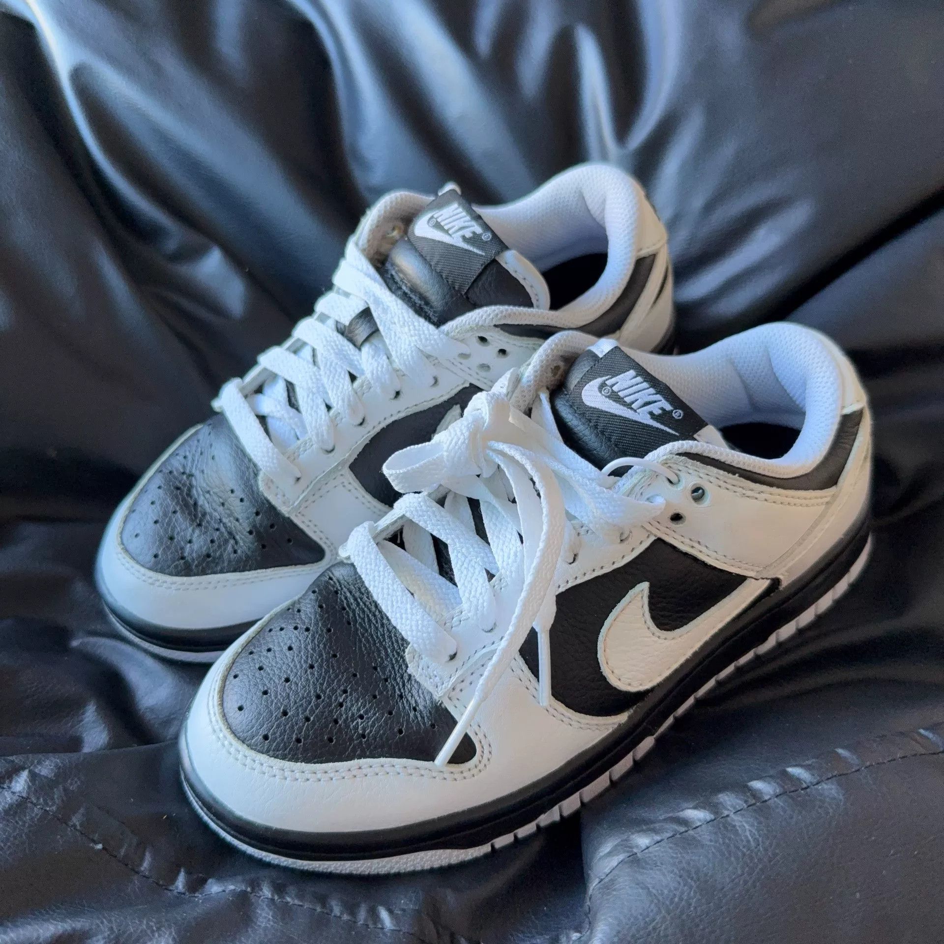 Nike Nike Black Lowtop Sneakers 35 Men Size US 5 / EU 37 - 1 Thumbnail