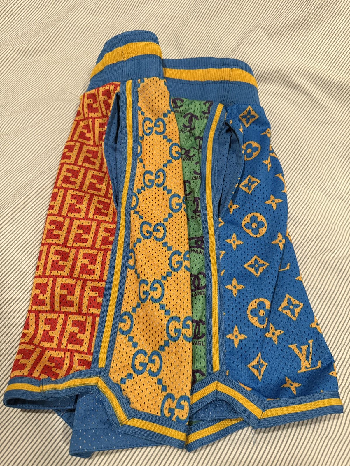 Market Chinatown Market Secret Club Shorts Used Men’s Small Size US 30 / EU 46 - 4 Thumbnail