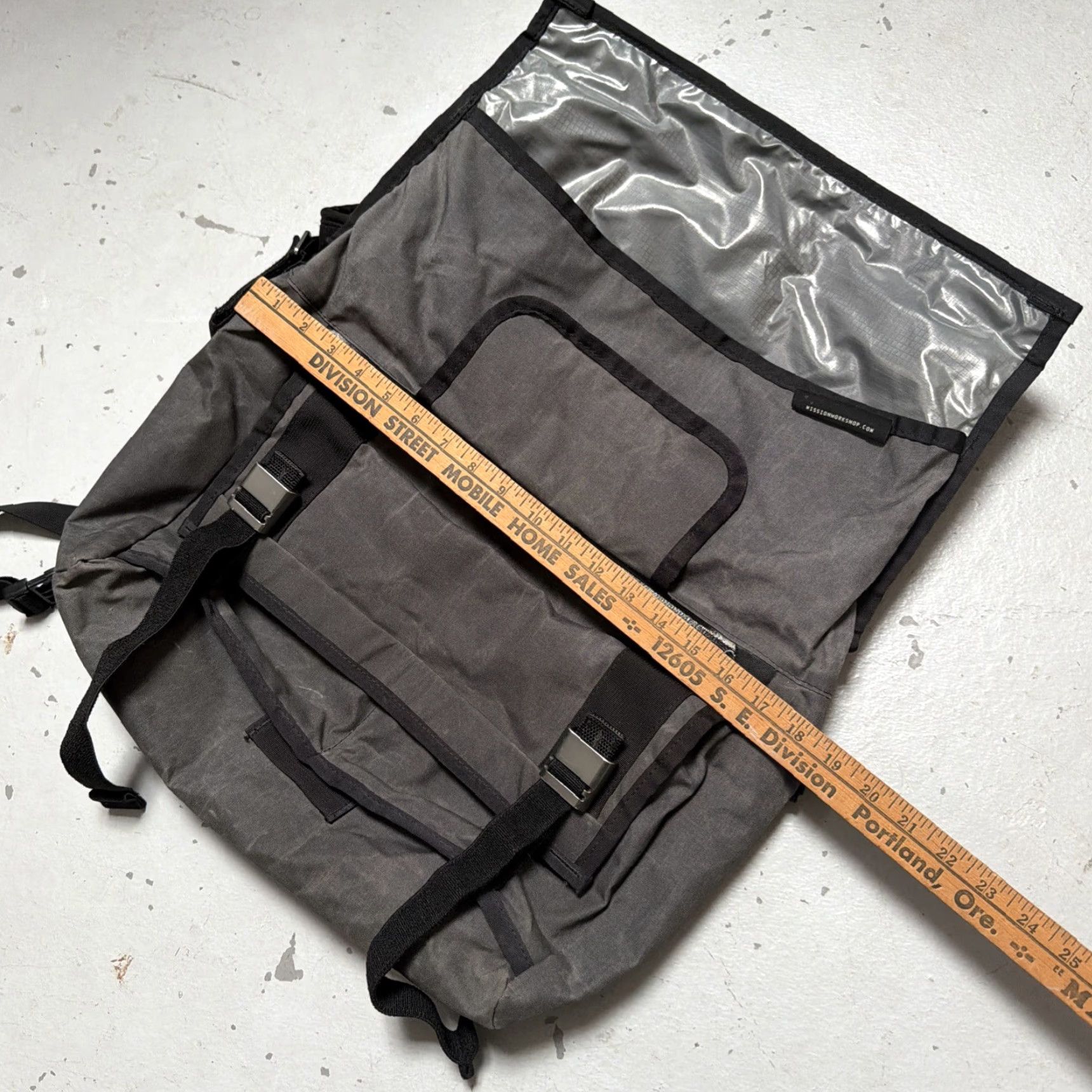 Mission Workshop Mission Workshop Rummy AP Messenger Bag Unisex Adults Gray Cotton Canvas USA SF Bicycle Travel School Graffiti Size ONE SIZE - 7 Thumbnail