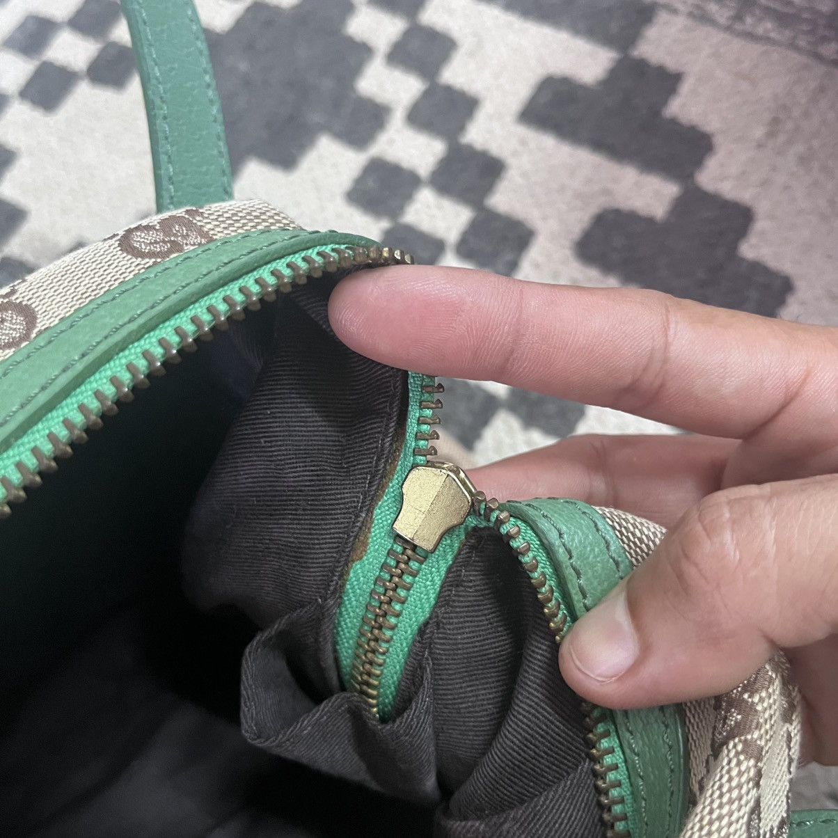 Gucci Authentic Gucci GG Monogram Small Handle Handbag Size ONE SIZE - 7 Thumbnail