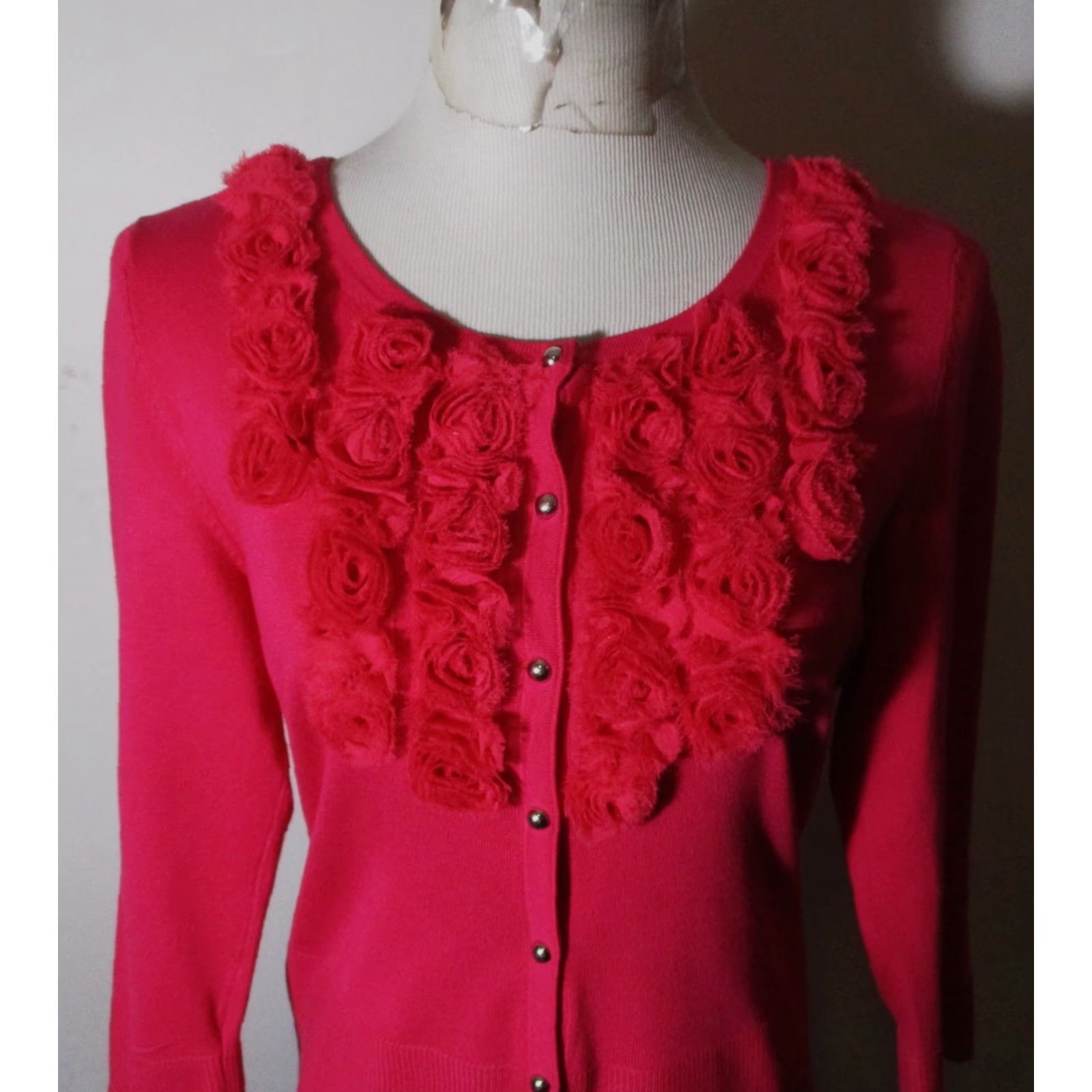 White House Black Market White House Black Market Embroidered Cardigan Sweater Women's S Pink Fuschia Size S / US 4 / IT 40 - 2 Thumbnail