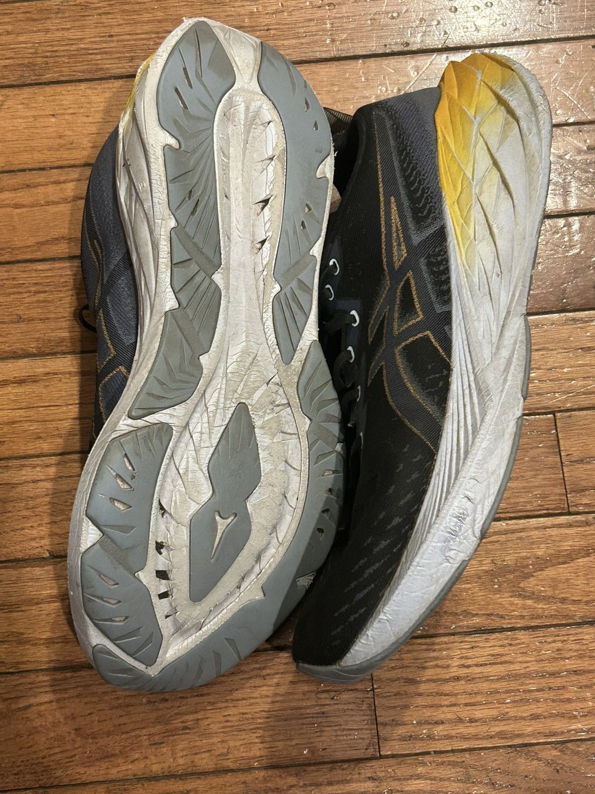 Asics ASICS Men's NOVABLAST 4 Running Shoes, Size US 13 / EU 46 - 3 Thumbnail