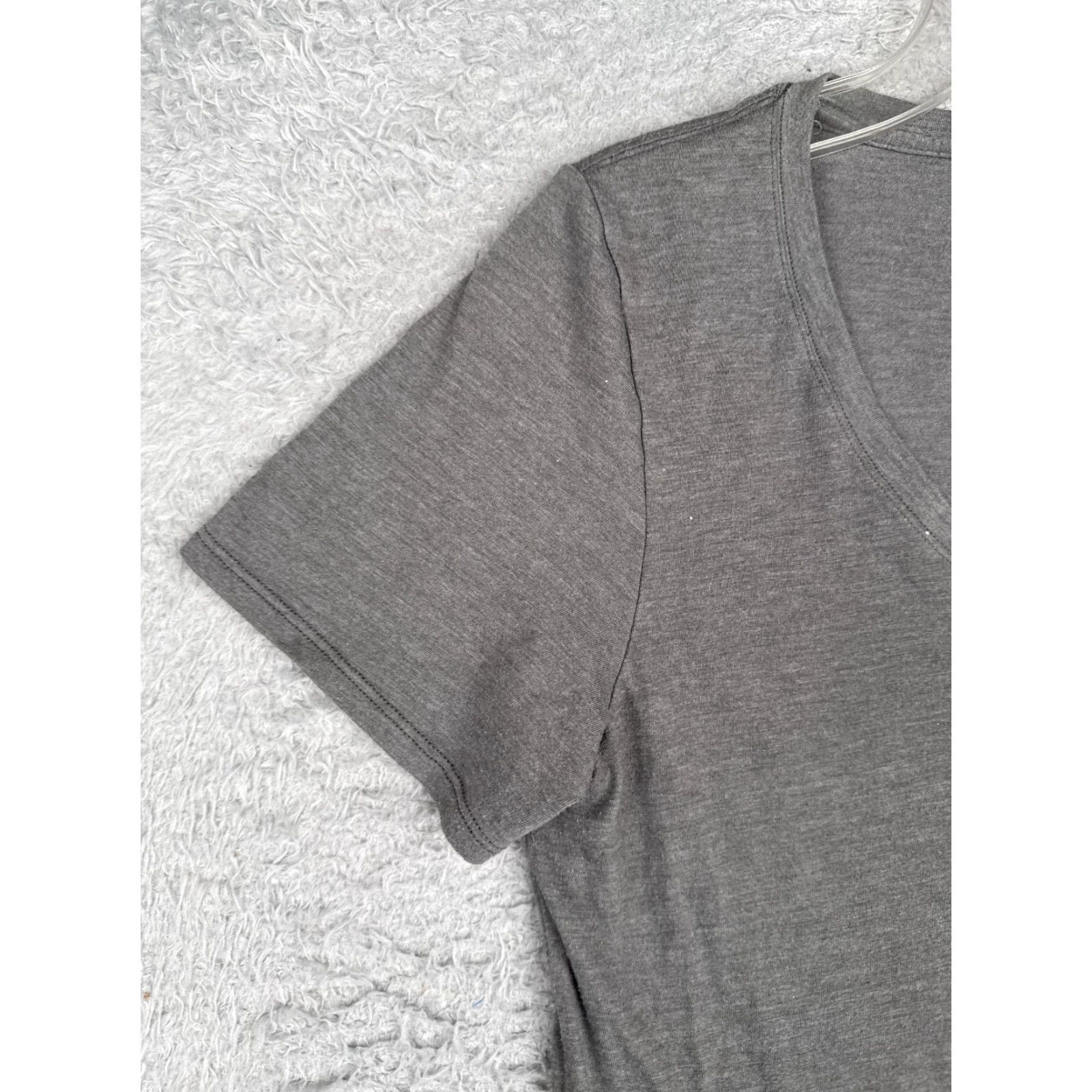 The North Face The North Face Shirt Women Medium Gray Pocket Scoop Neck Polyester Blend READ Size M / US 6-8 / IT 42-44 - 3 Thumbnail