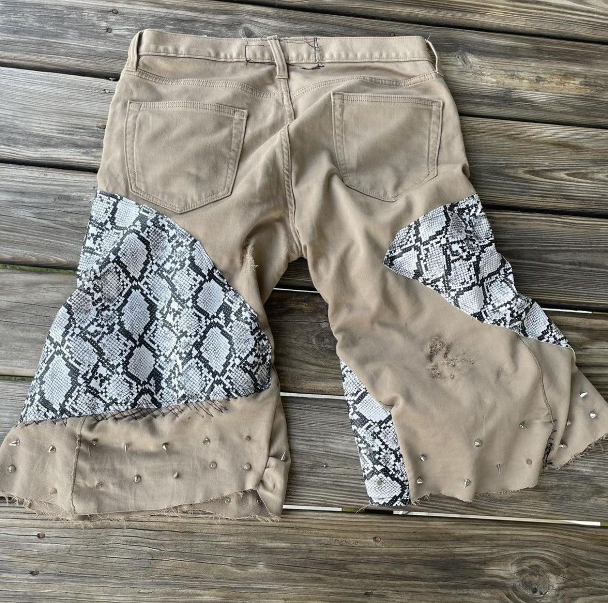 Other 1/1 Flared snake skin jorts w/ metal spikes W32 Size US 32 / EU 48 - 3 Thumbnail