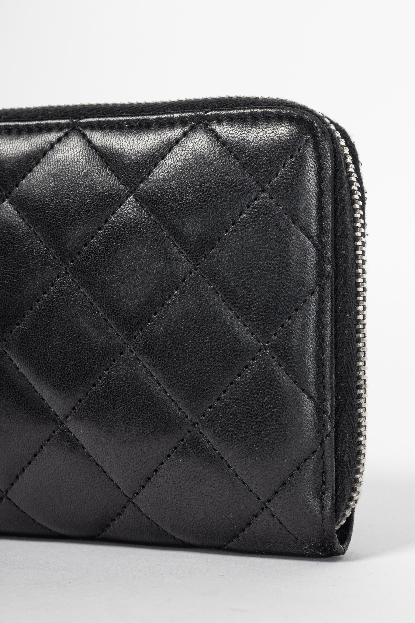 Chanel Chanel Black Quilted Lambskin Zip-Around Wallet Size ONE SIZE - 5 Thumbnail