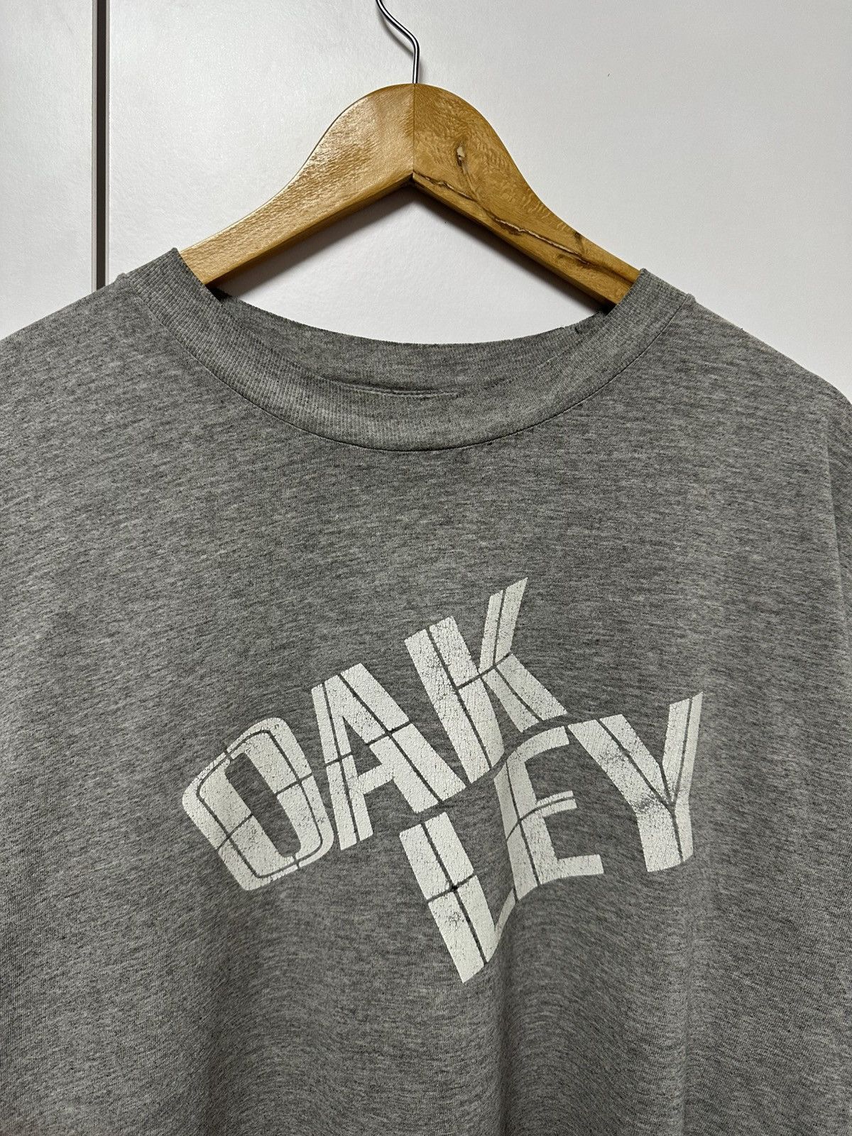 Oakley Vintage StreetWear Oakley t shirt Surf Size US XL / EU 56 / 4 - 2 Thumbnail