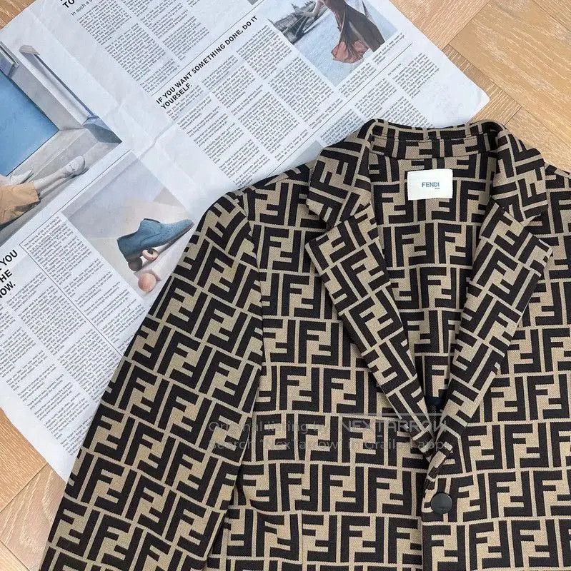 Fendi Fendi Khaki Women's Blazer in Size S . Size S / US 4 / IT 40 - 6 Thumbnail