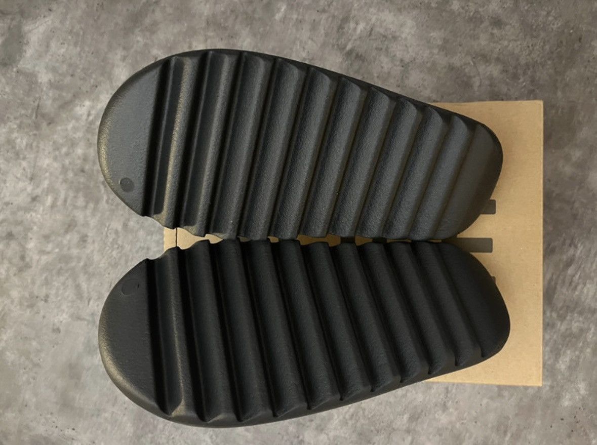 Yeezy Yeezy slide onyx Size US 11 / EU 44 - 5 Thumbnail