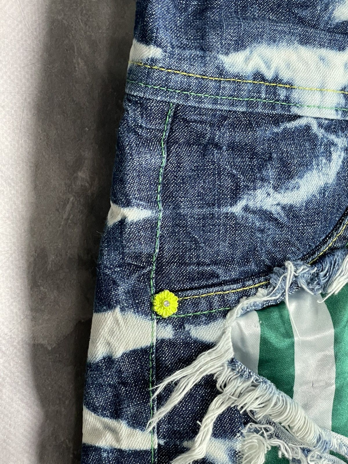 20471120 × Hysteric Glamour × Japanese Brand Y2K Hysteric Glamour Vibe Sexy Factory Distressed Shorts Size 30" / US 8 / IT 44 - 6 Thumbnail
