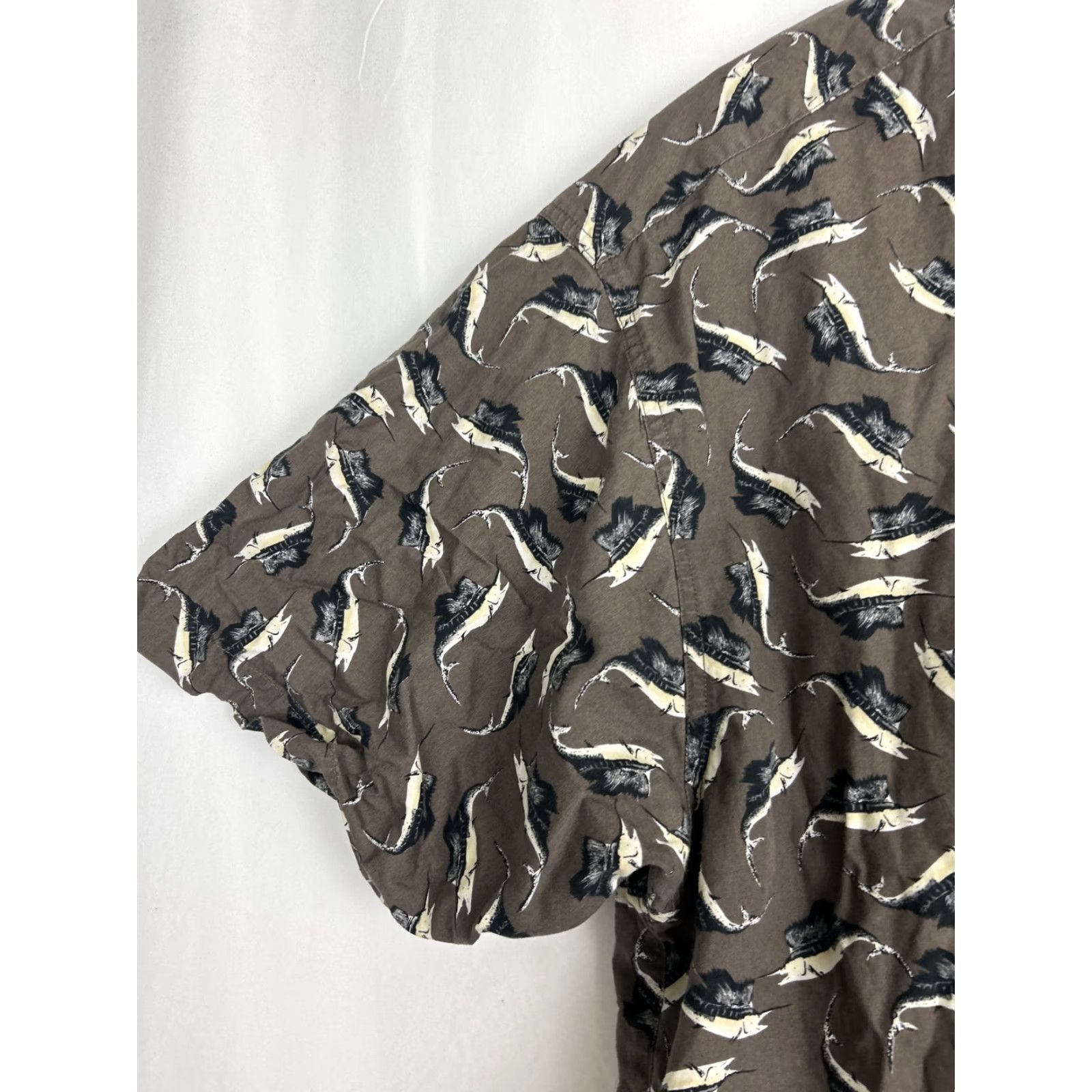 Vintage Columbia Mens XL Short Sleeve Button-Down Shirt Gray Marlins Graphic AOP Shirt Size US XL / EU 56 / 4 - 2 Thumbnail