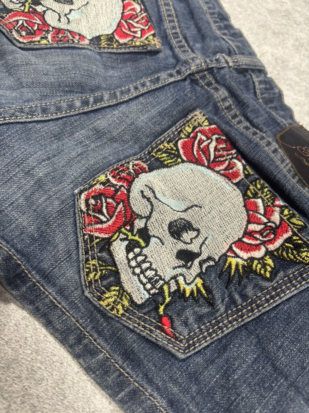 Ed Hardy Ed Hardy Low Rise Y2K Skull Roses Embroidered Denim Shorts Size 27" / US 4 / IT 40 - 4 Thumbnail