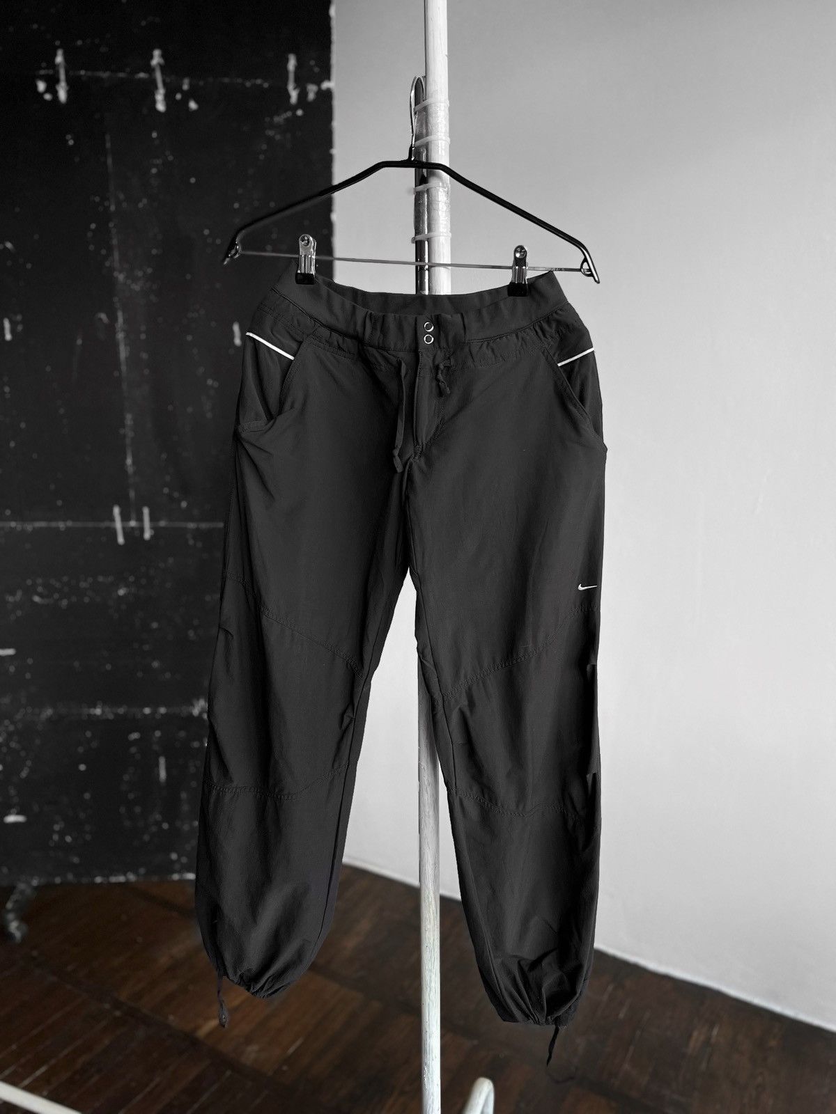 Nike × Vintage Nike Womens Black Vintage 00s Nylon Track Pants Y2K Swoosh Size 28" / US 6 / IT 42 - 1 Thumbnail