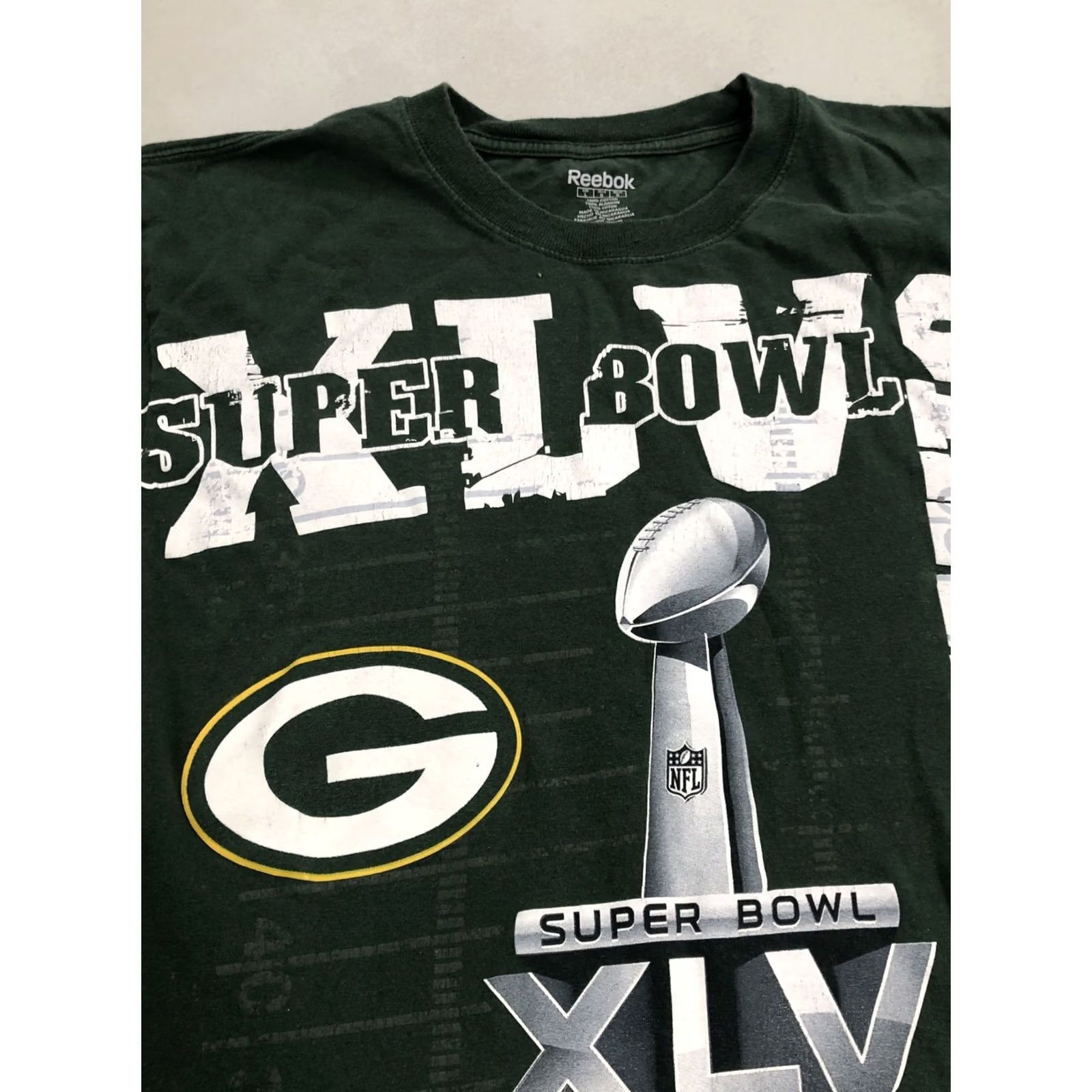 Reebok Rare Green Bay Packers Super Bowl Champions T-Shirt Sz Large XLV 2011 Reebok Green Men Crew Neck Short Sleeve Cotton Graphic Tee Sports Vintage N/A Size US L / EU 52-54 / 3 - 5 Thumbnail