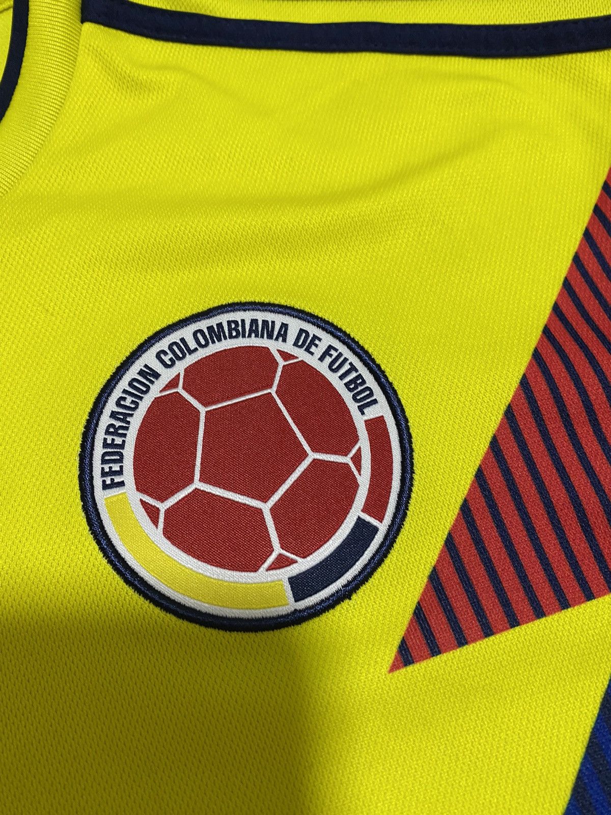 Adidas Adidas Colombia 2018-2019 Home Football Soccer Jersey Y2K Size US S / EU 44-46 / 1 - 8 Thumbnail