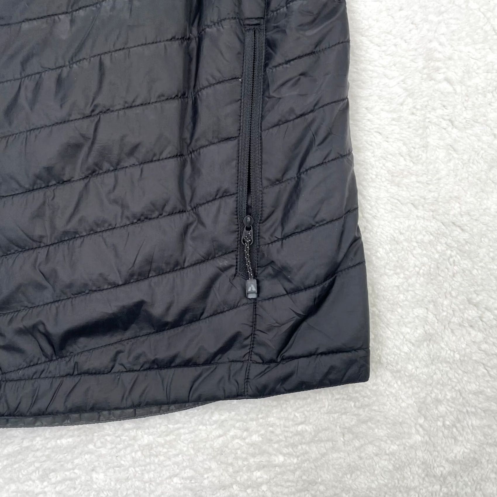 Eddie Bauer Eddie Bauer Vest Mens M Black Gray First Ascent Reversible Lined Mock Neck Short Stand-Up Zip Polyester Softshell Size US M / EU 48-50 / 2 - 3 Thumbnail