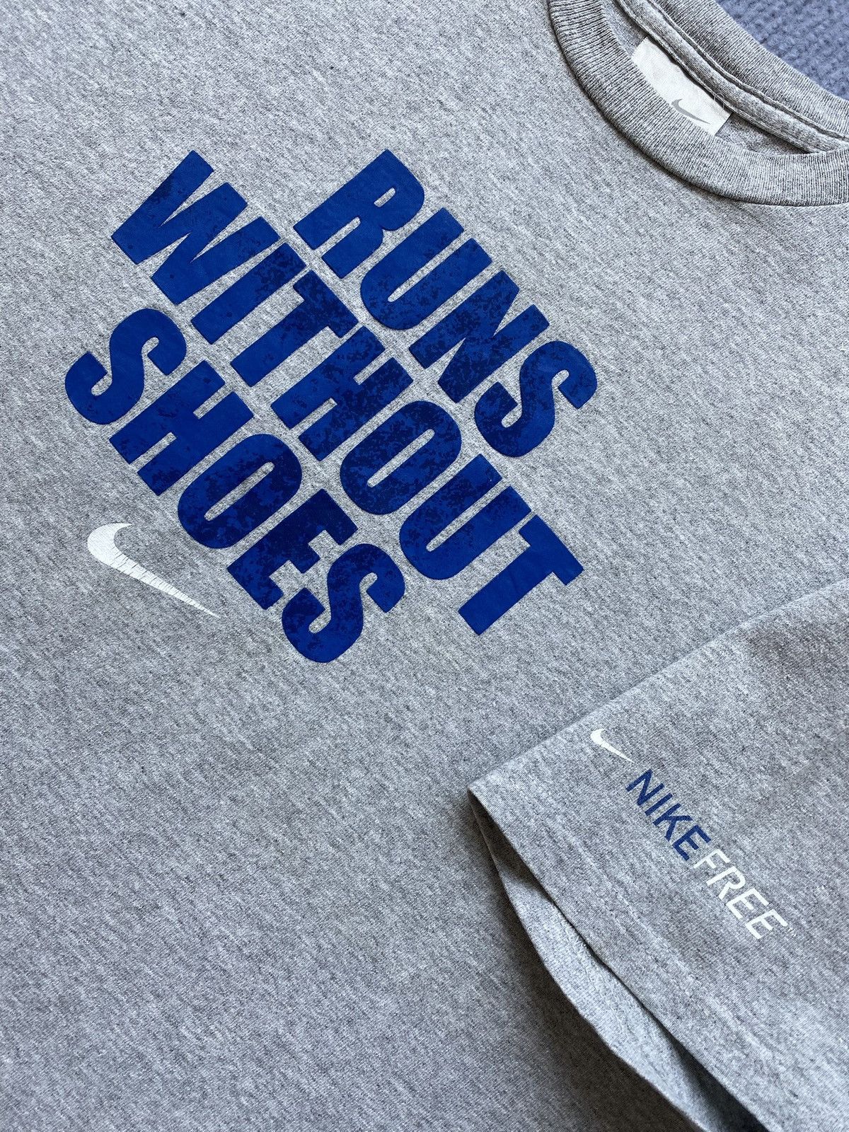 Nike Vintage 00’s Grey Nike “Runs Without Shoes“ Tee✨ Size US L / EU 52-54 / 3 - 2 Thumbnail