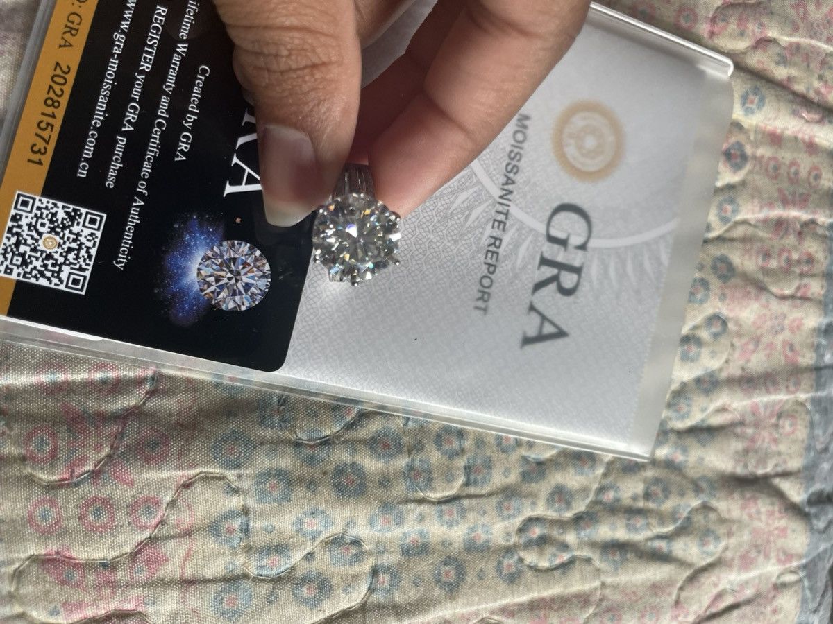 Other Moissanite 10ct Ring Size ONE SIZE - 2 Thumbnail