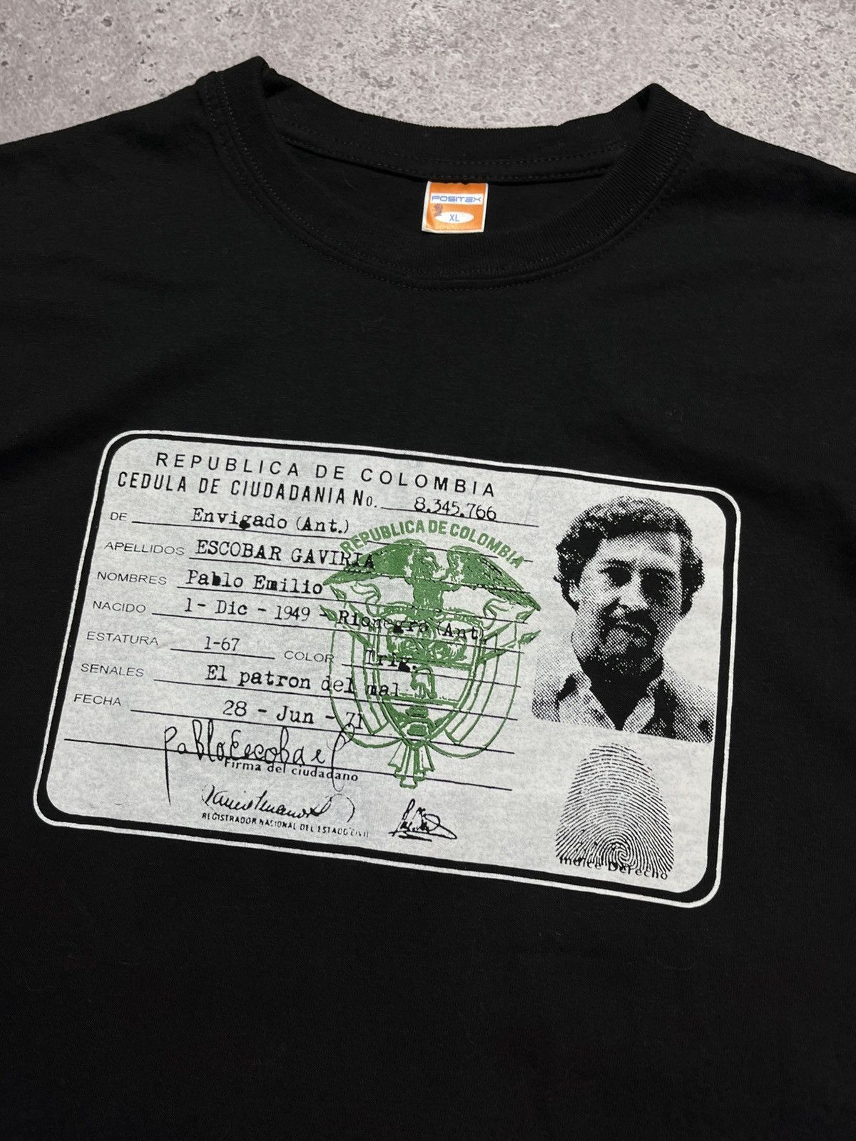 Band Tees Vintage Pablo Escobar Colombia Passport Tshirt Size US XL / EU 56 / 4 - 4 Thumbnail