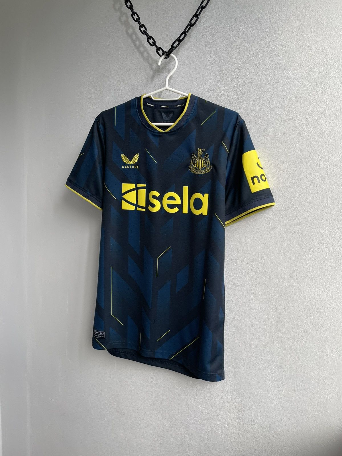 Castore NewCastle United 2023 2024 Third Footbal Shirt Soccer Jersey Size US S / EU 44-46 / 1 - 2 Thumbnail