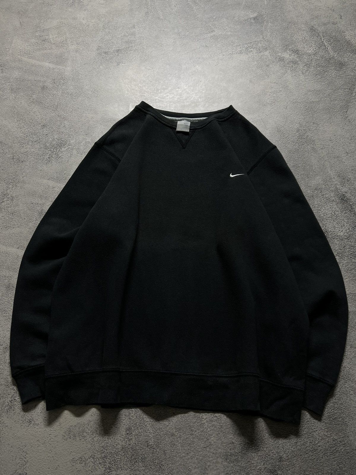 Vintage Vintage Y2k Nike 🖤 Faded Mini Swoosh Sweatshirt 00’s Size US L / EU 52-54 / 3 - 5 Thumbnail