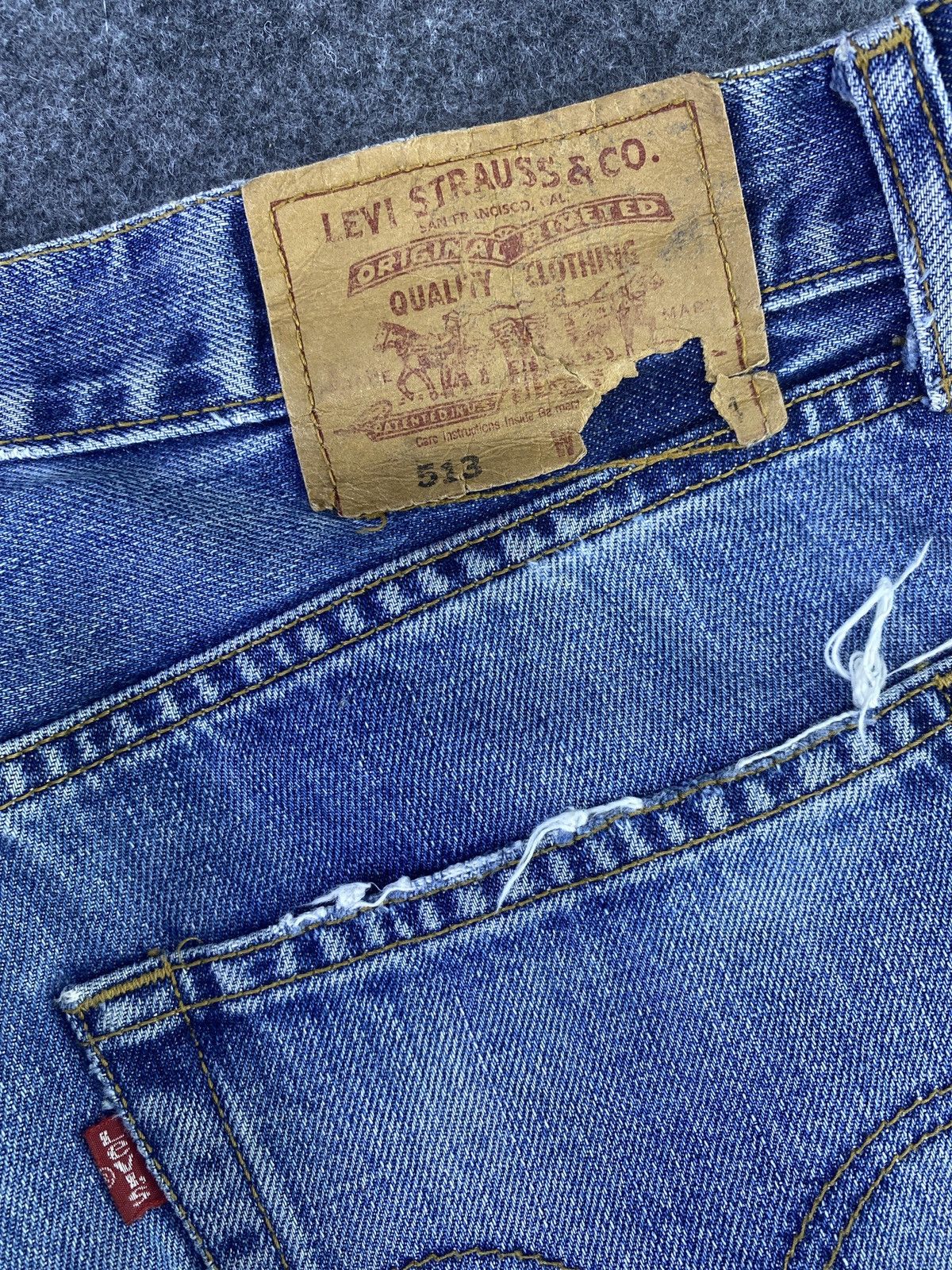 Jean × Levi's × Vintage VINTAGE LEVIS 513 DISTRESS BLUE WASH JEANS - J912 Size US 34 / EU 50 - 10 Thumbnail