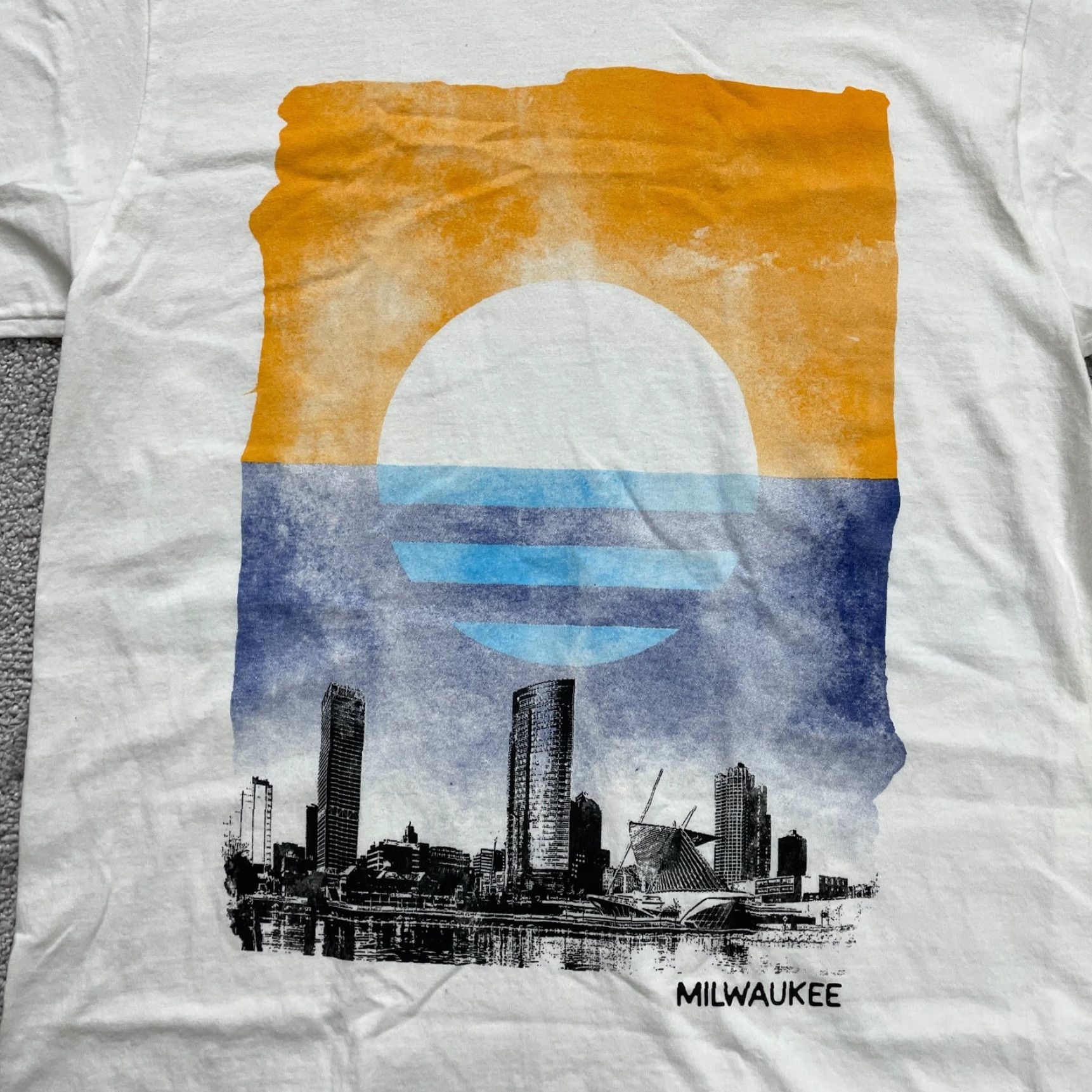 Gildan Gildan Hammer Crew Neck T-Shirt Unisex Medium White Graphic Milwaukee Cotton Tee Size US M / EU 48-50 / 2 - 3 Thumbnail