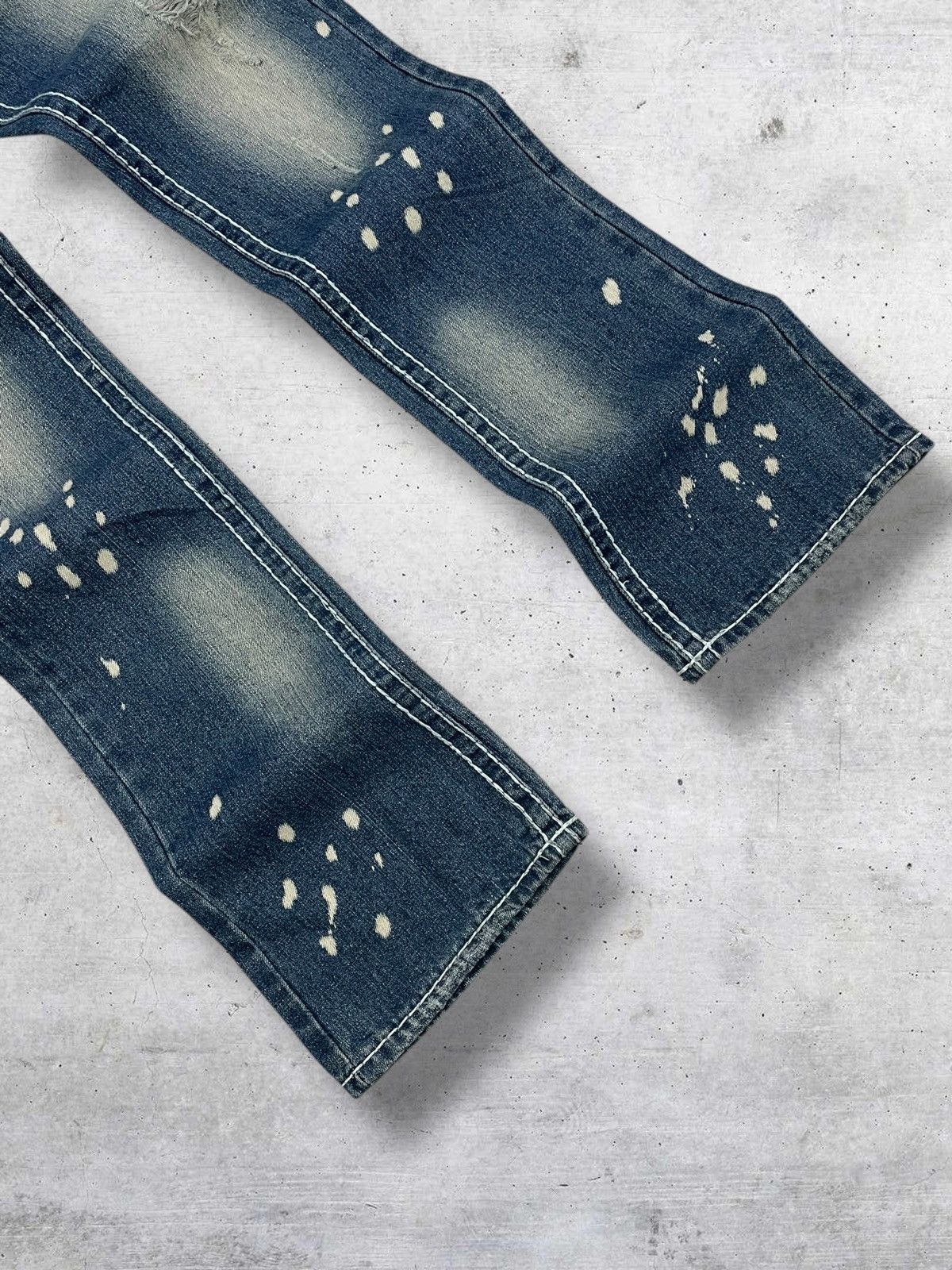 Tornado Mart WHITE METEOR 1990S JAPAN DESIGNER FLARED DISTRESSED DENIM Size US 32 / EU 48 - 2 Thumbnail