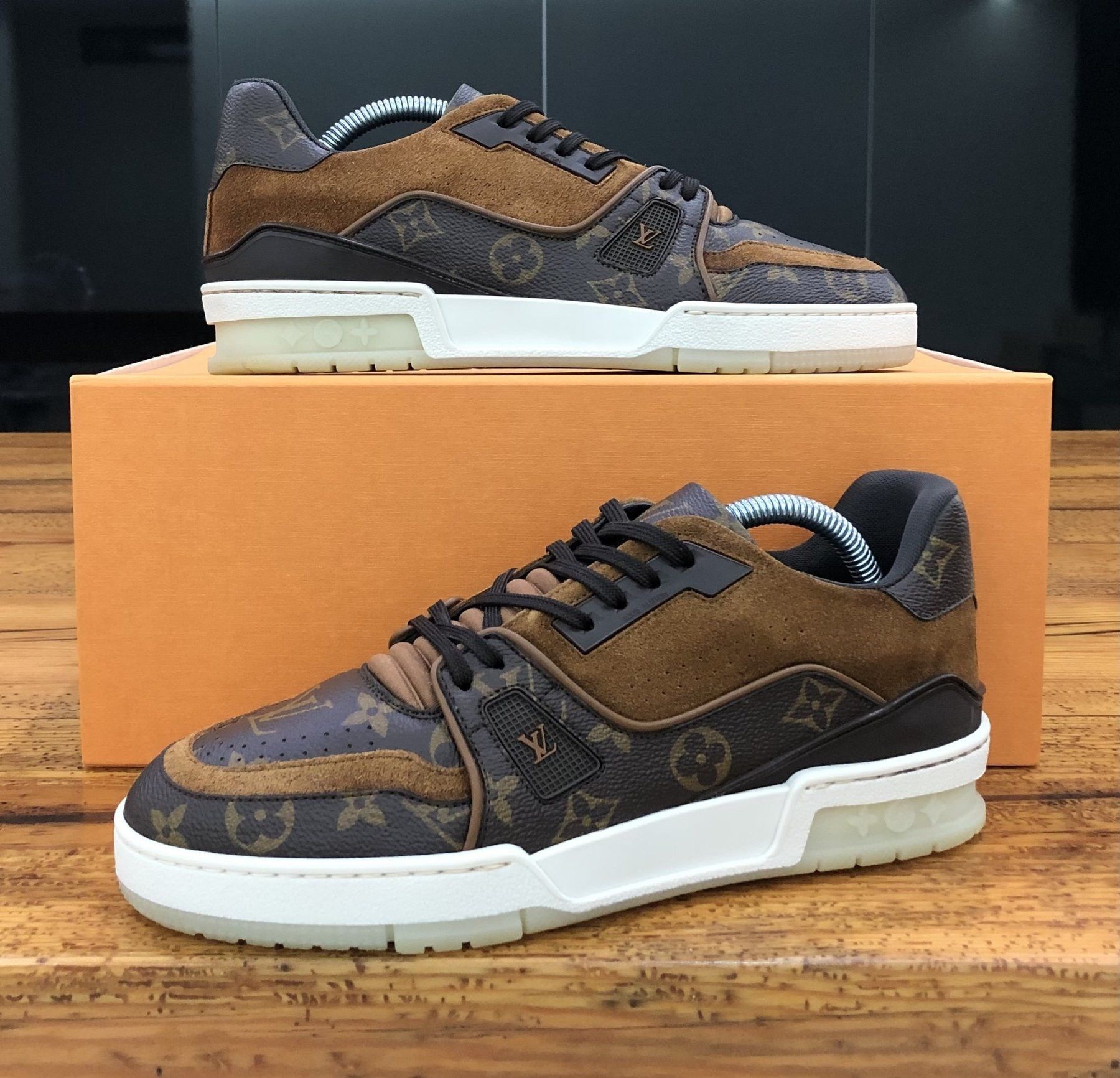 Louis Vuitton Louis Vuitton LV Trainer Brown Suede Monogram Size US 8 / EU 41 - 3 Thumbnail