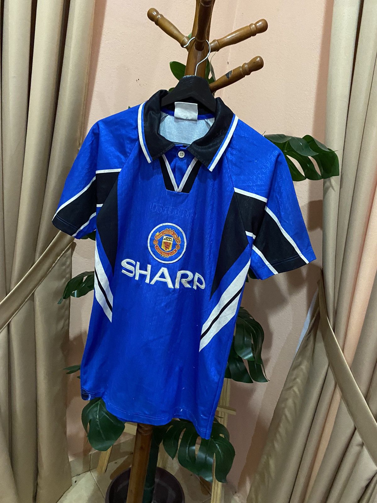 Umbro AUTHENTIC VINTAGE 90S MANCHESTER UNITED UMBRO JERSEY SHARP Size US S / EU 44-46 / 1 - 2 Thumbnail